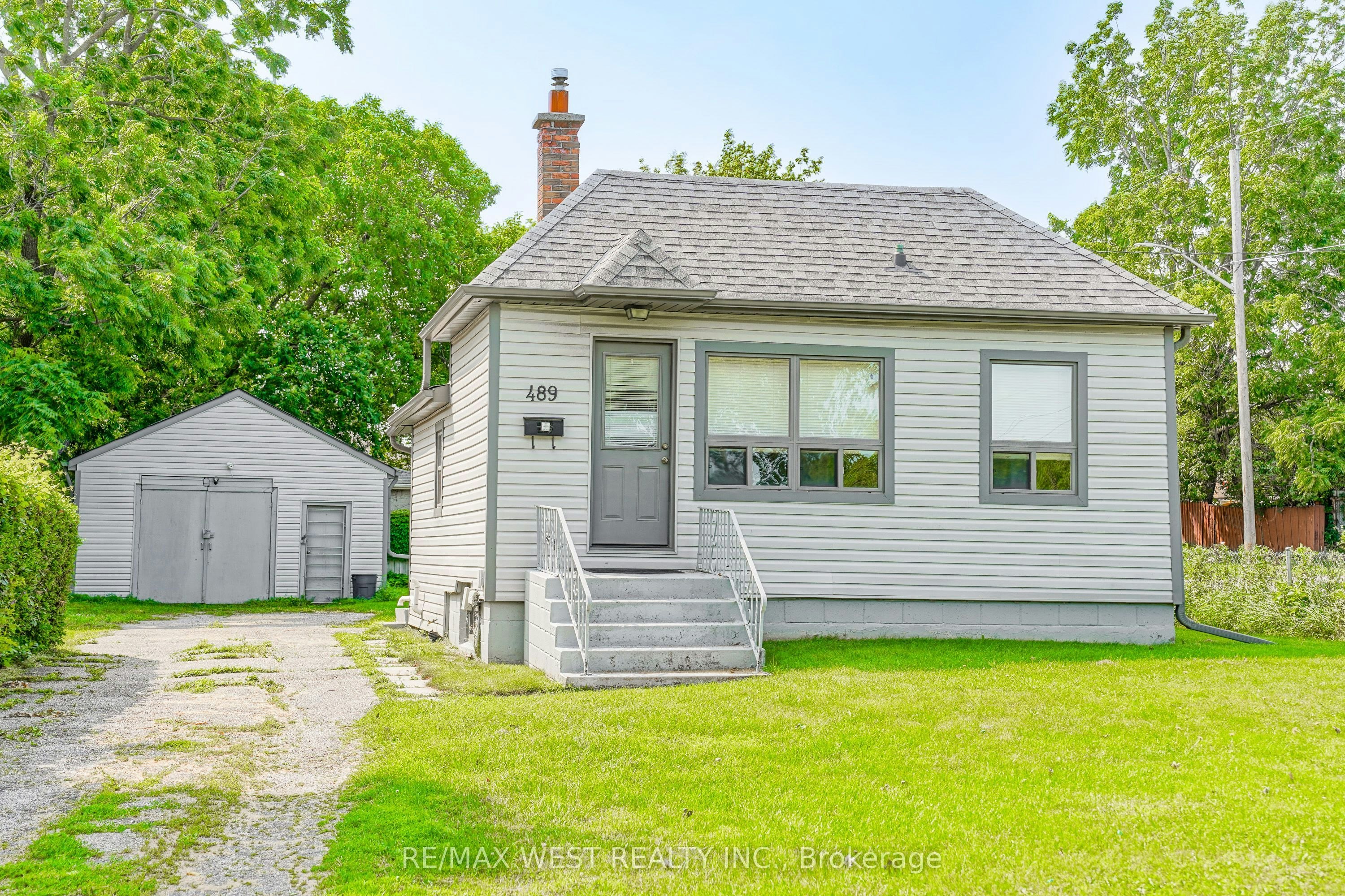 489 Dean Avenue, Oshawa, ON, L1H 3E6