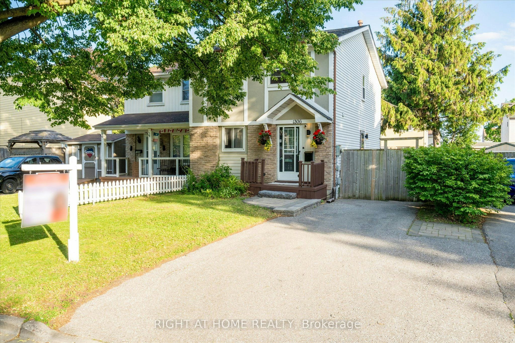 1306 Fenelon Crescent, Oshawa, ON, L1J 6G1