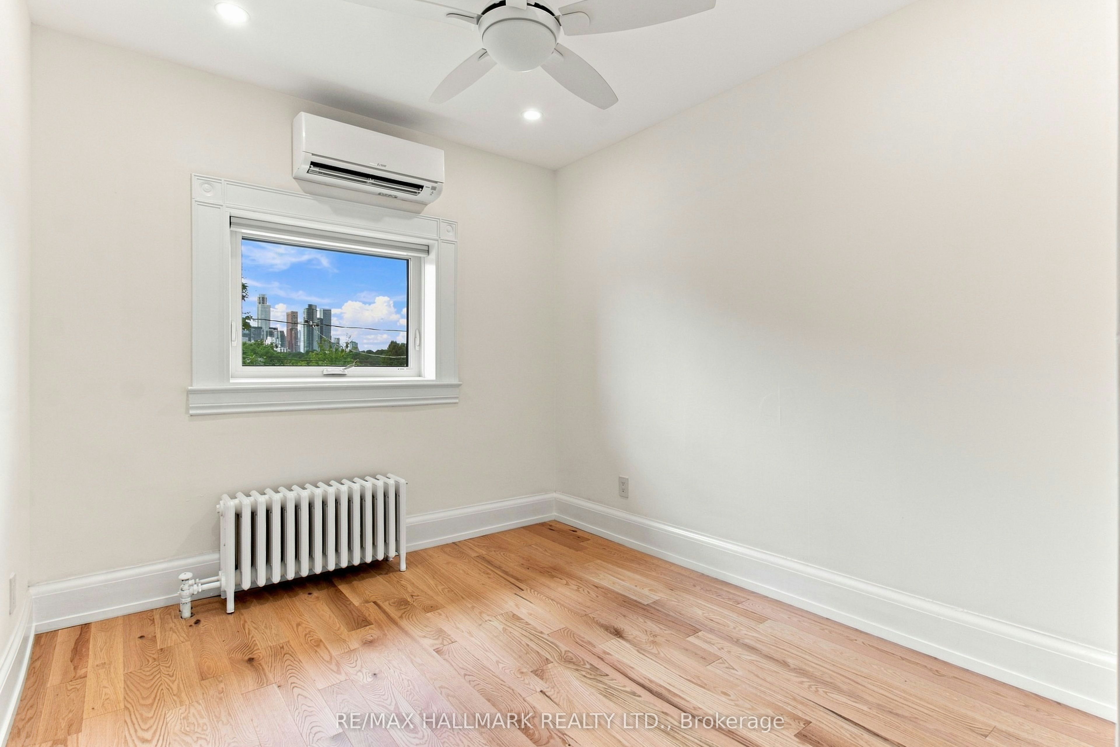 Upper-553 Broadview Avenue, Toronto, ON, M4K 2N7 - 16