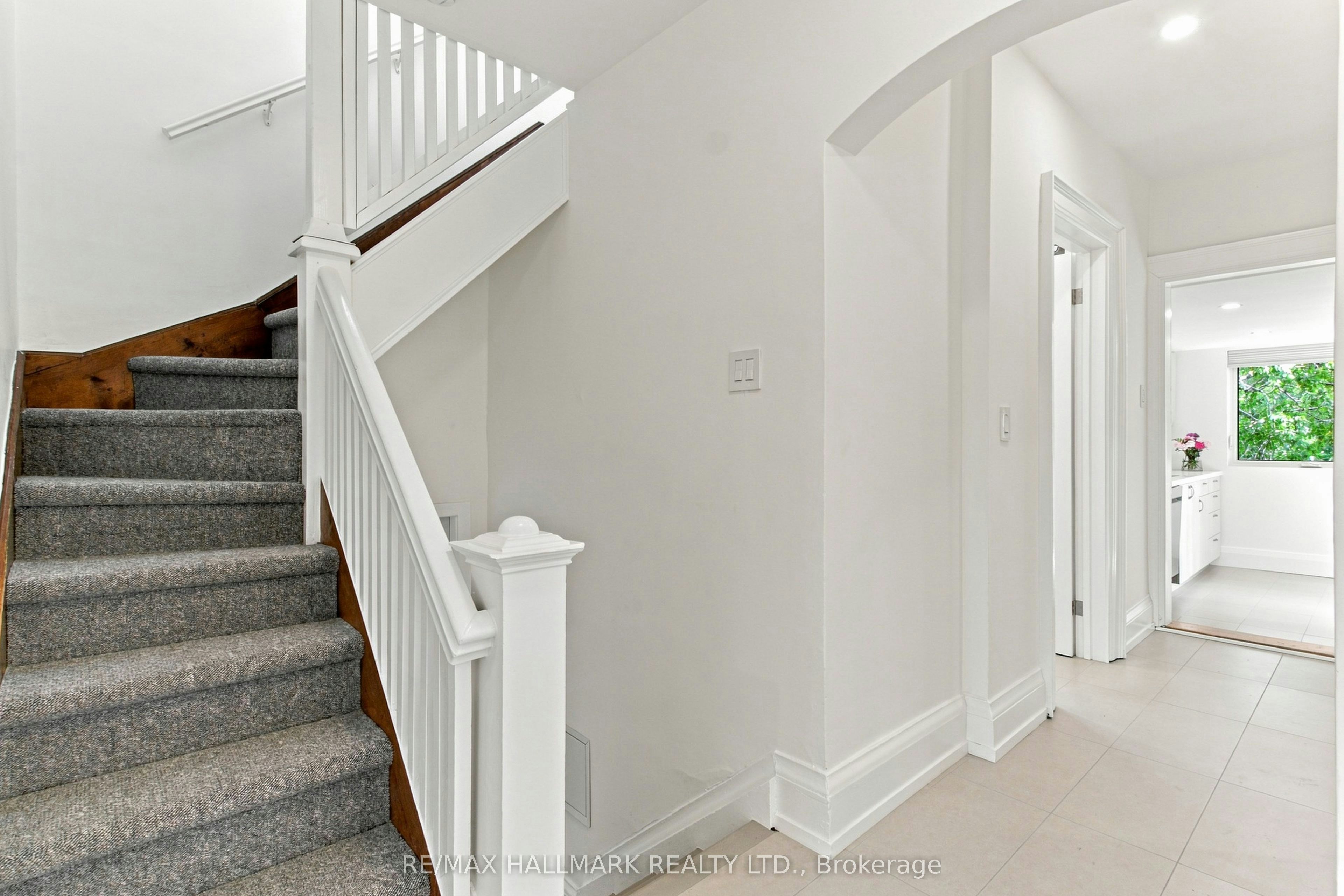 Upper-553 Broadview Avenue, Toronto, ON, M4K 2N7 - 18