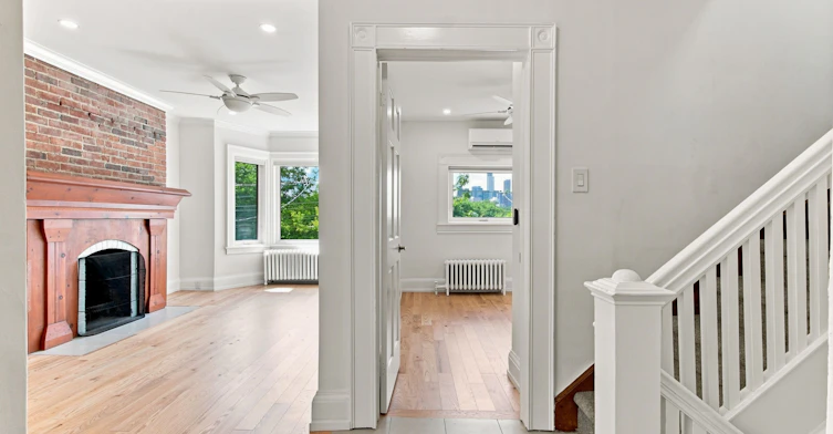 Upper-553 Broadview Avenue, Toronto, ON, M4K 2N7