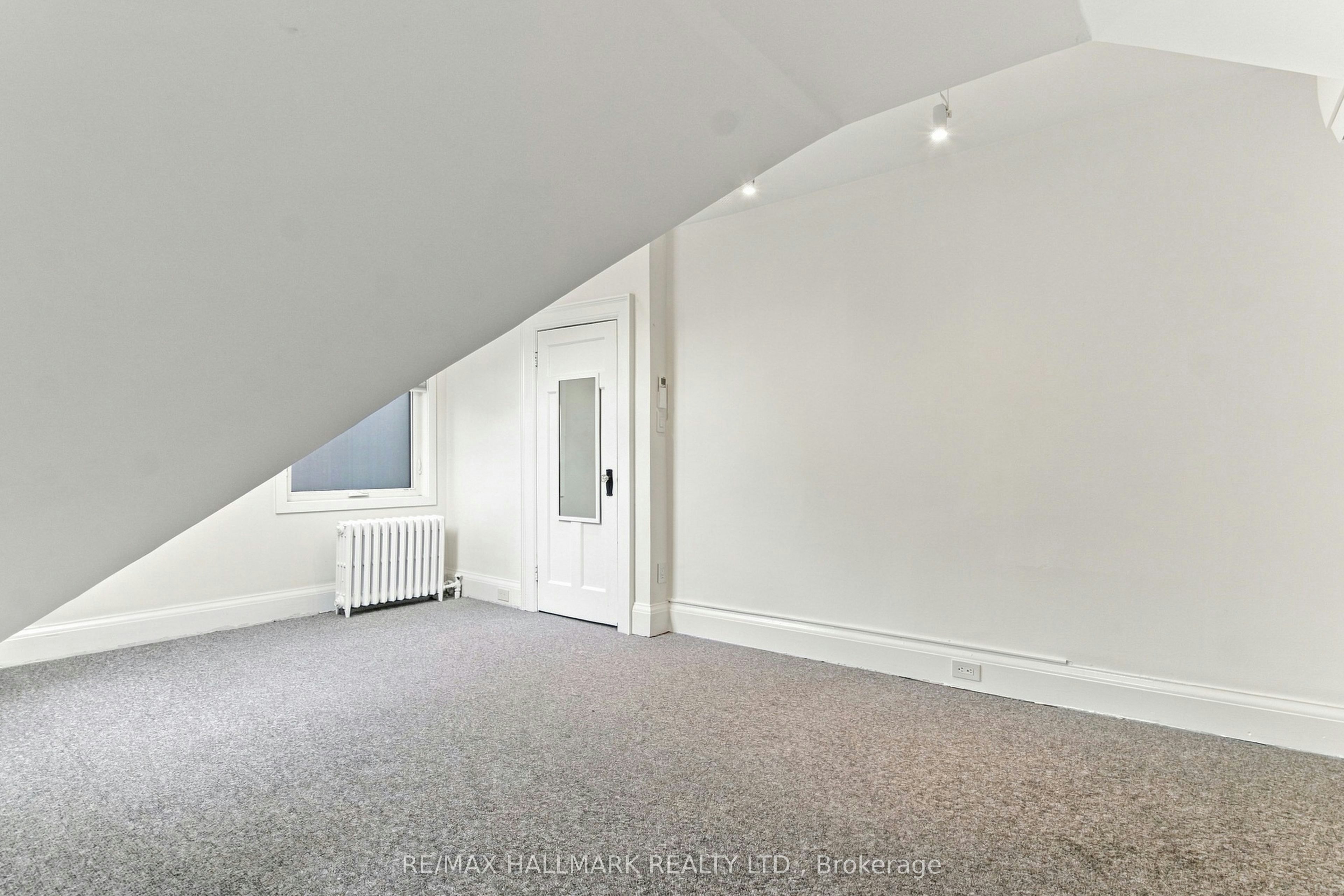 Upper-553 Broadview Avenue, Toronto, ON, M4K 2N7 - 23