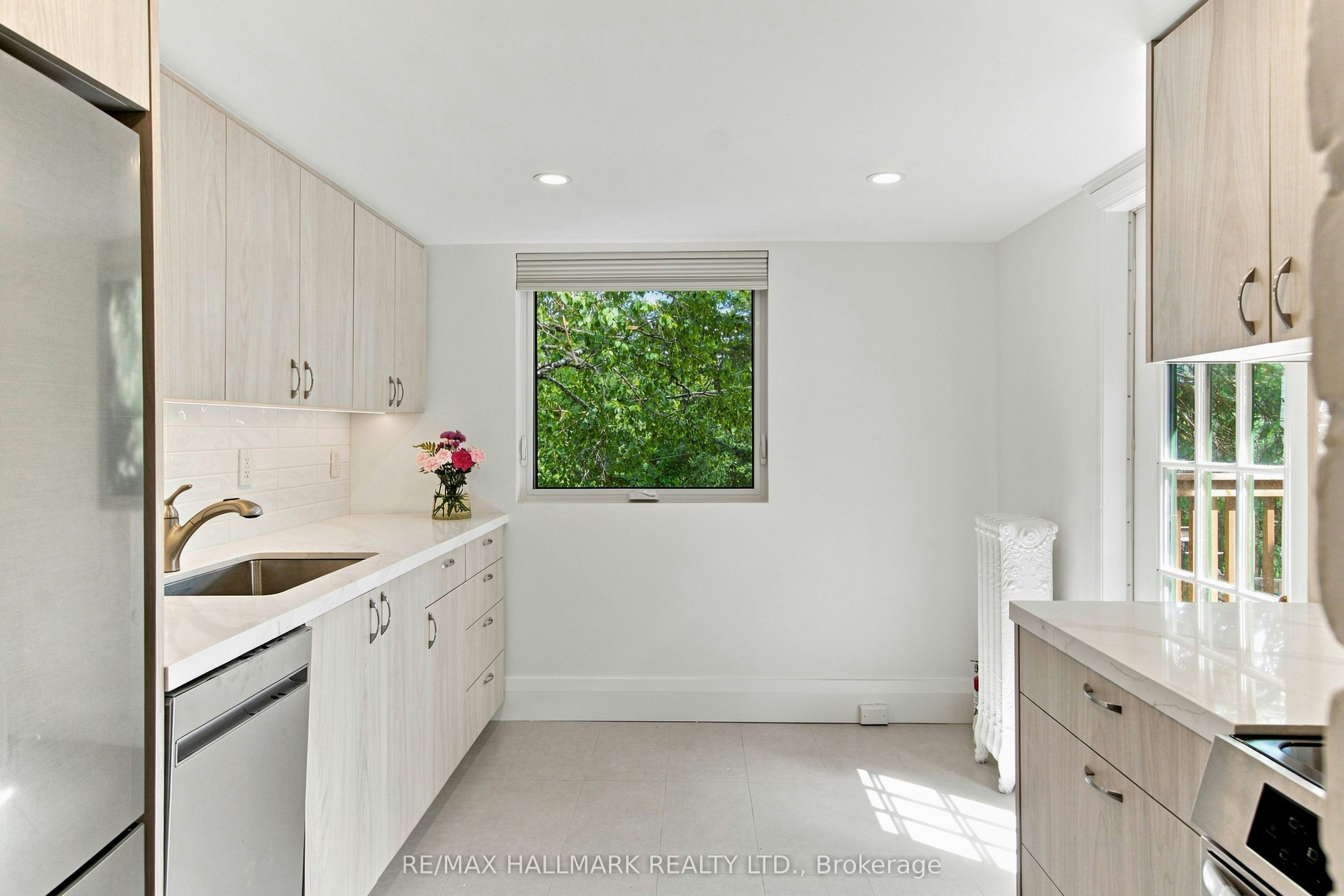 Upper-553 Broadview Avenue, Toronto, ON, M4K 2N7 - 9