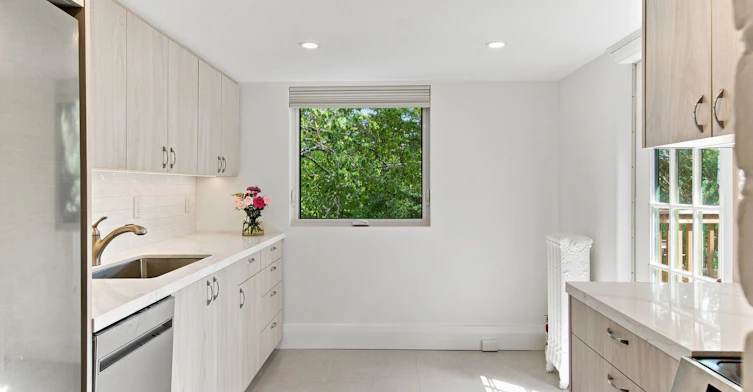 Upper-553 Broadview Avenue, Toronto, ON, M4K 2N7 - 9
