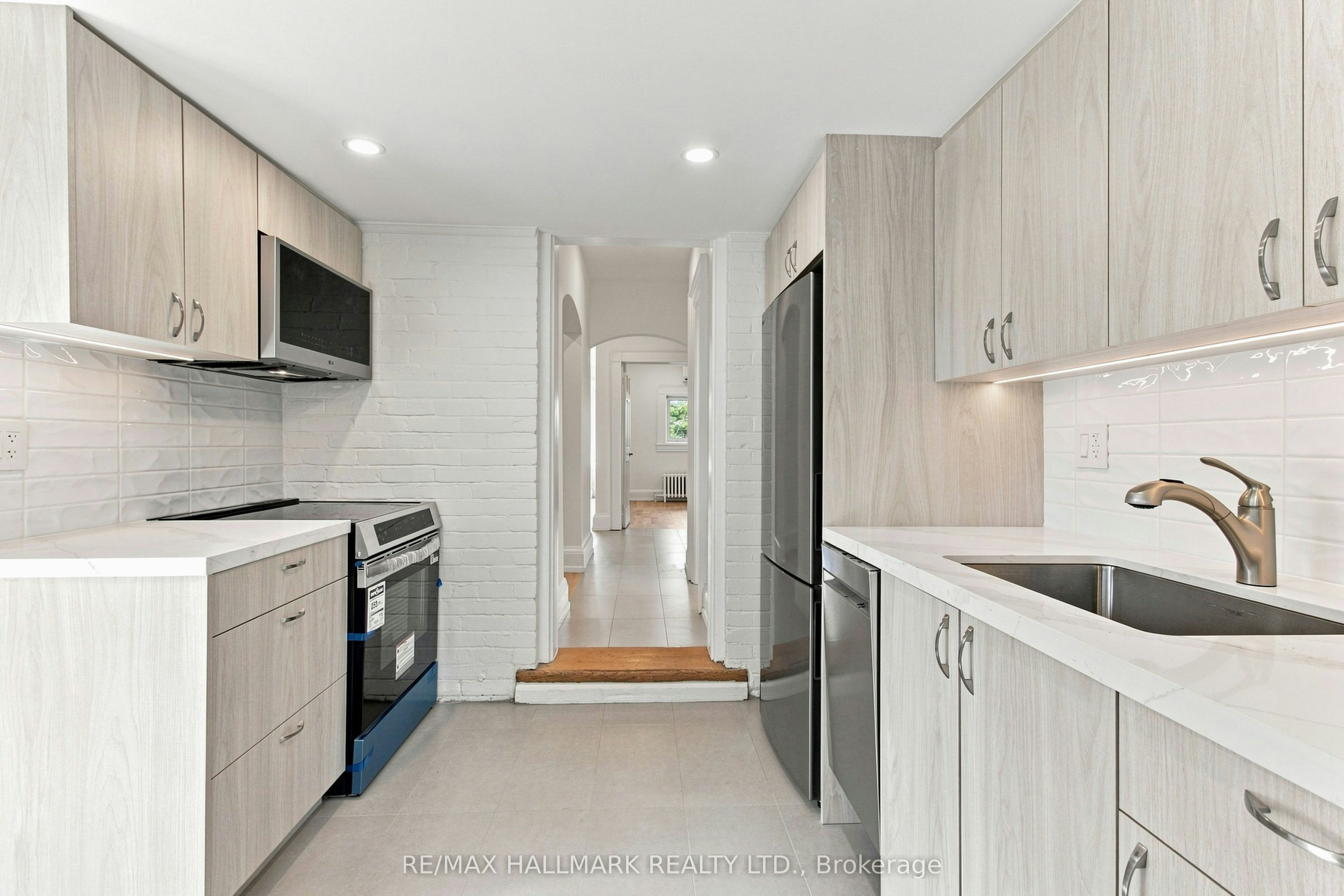 Upper-553 Broadview Avenue, Toronto, ON, M4K 2N7 - 13