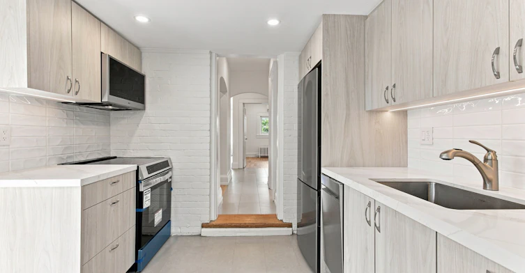 Upper-553 Broadview Avenue, Toronto, ON, M4K 2N7 - 13