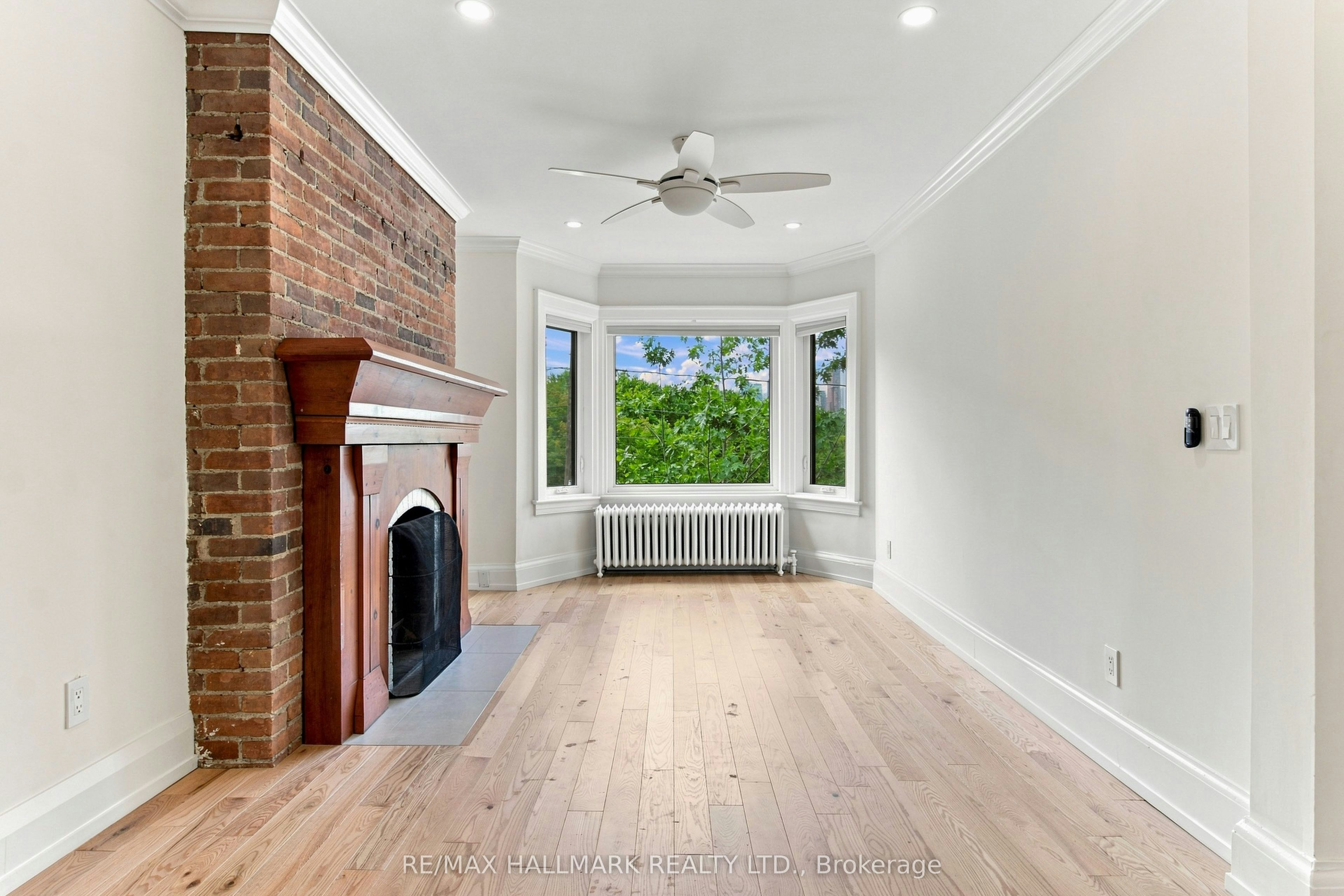 Upper-553 Broadview Avenue, Toronto, ON, M4K 2N7 - 3
