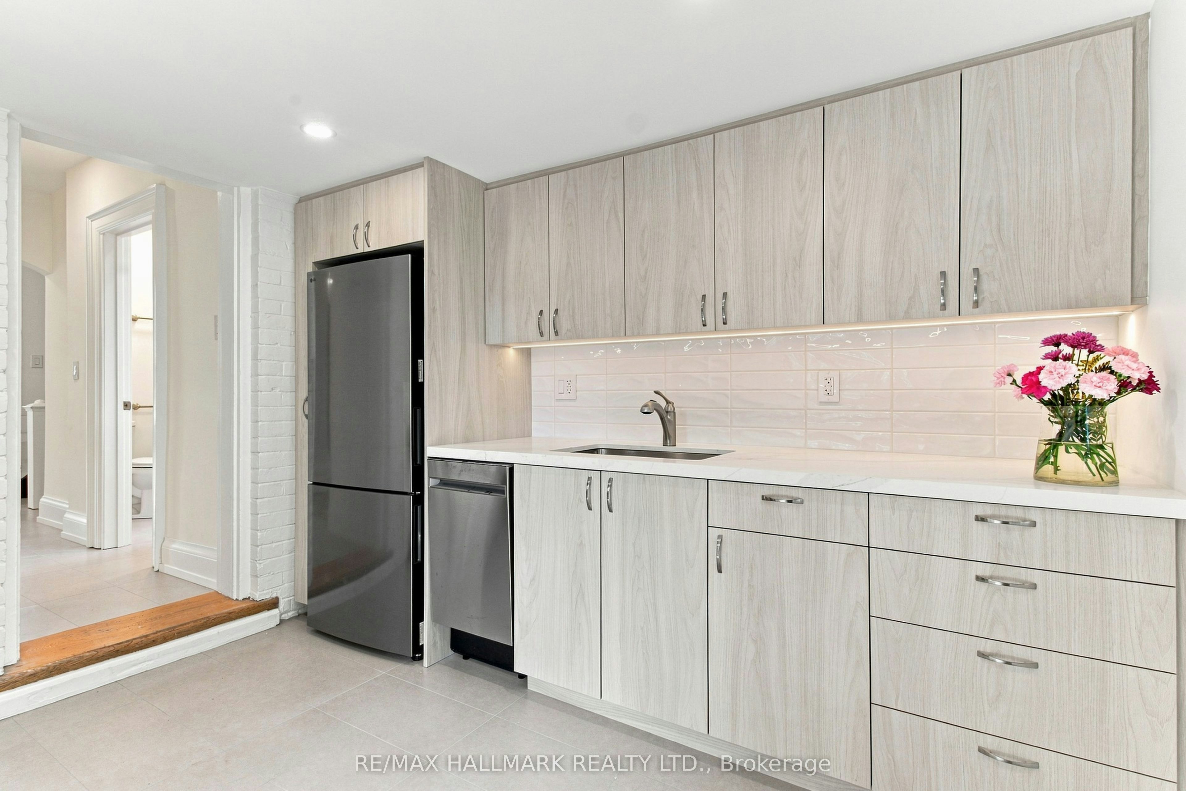 Upper-553 Broadview Avenue, Toronto, ON, M4K 2N7 - 12