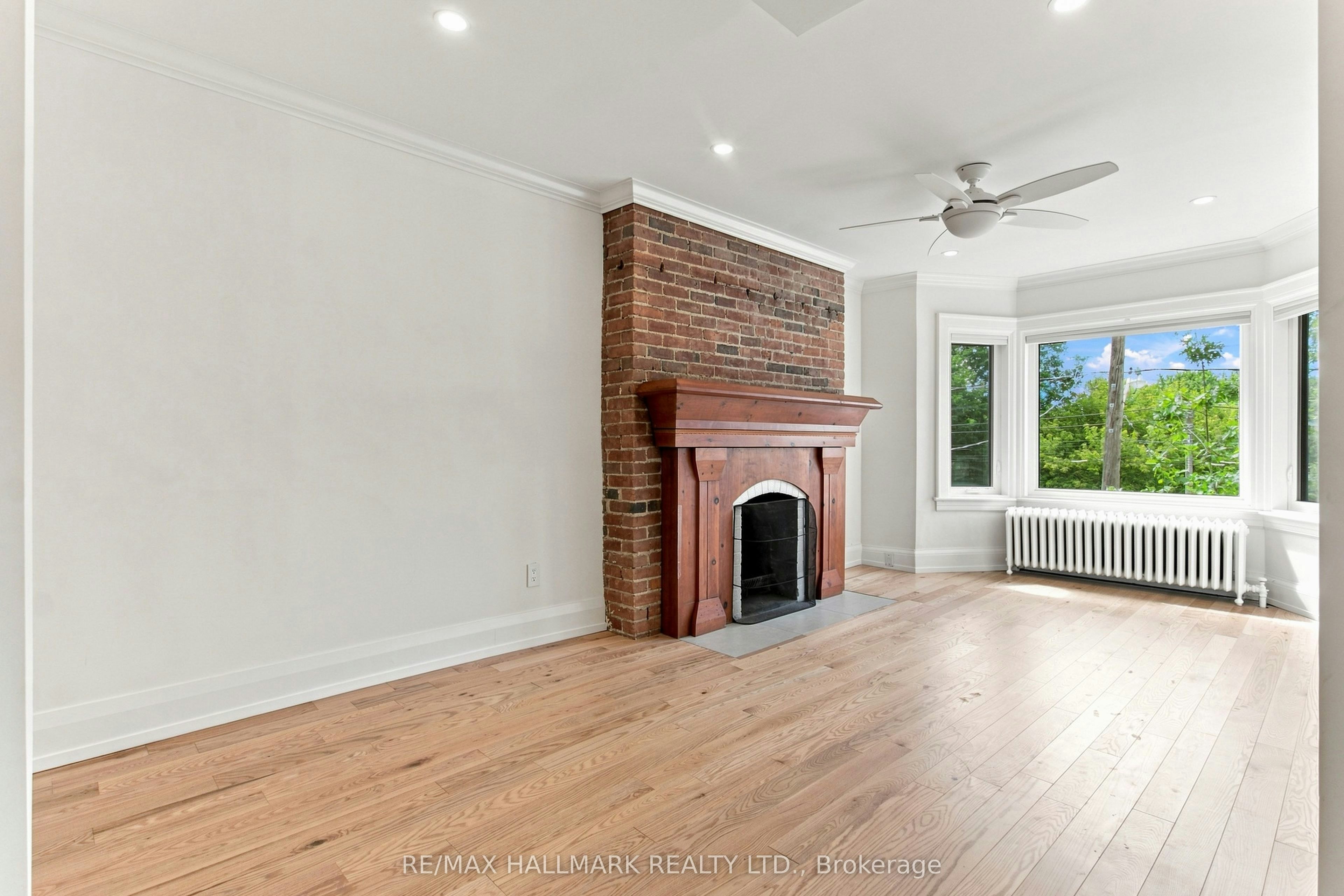 Upper-553 Broadview Avenue, Toronto, ON, M4K 2N7 - 2