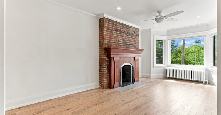 Upper-553 Broadview Avenue, Toronto, ON, M4K 2N7 - 2