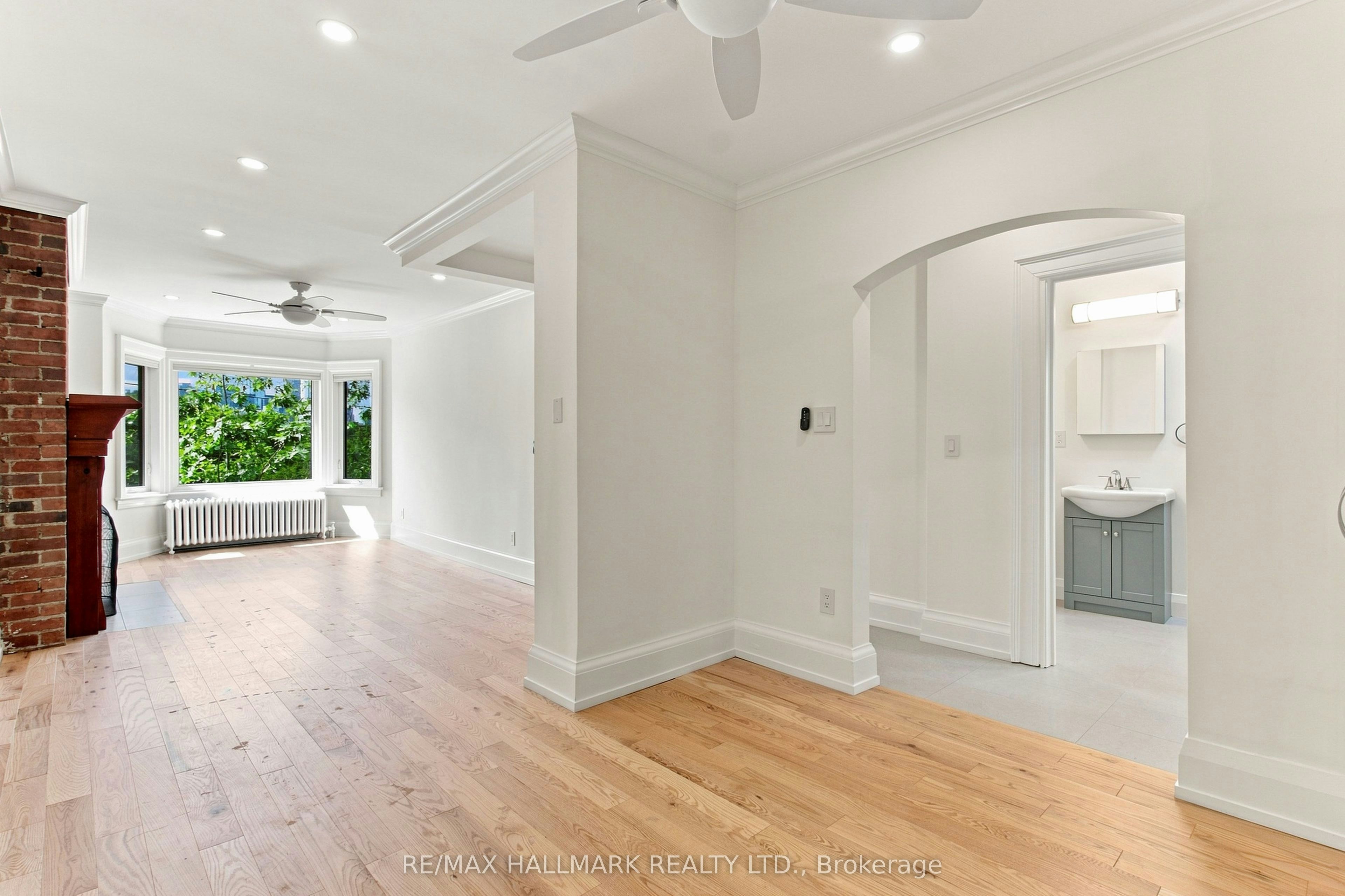Upper-553 Broadview Avenue, Toronto, ON, M4K 2N7 - 14