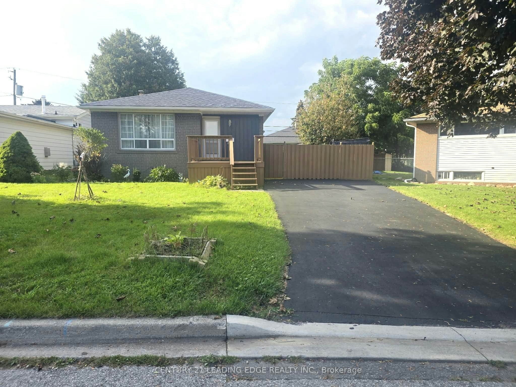 855 Zator Avenue, Pickering, ON, L1W 1Y2