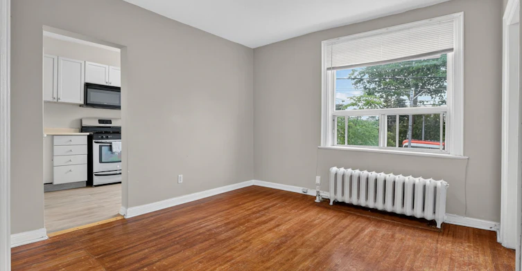 5-2360 Queen Street E, Toronto, ON, M4E 1H3 - 4