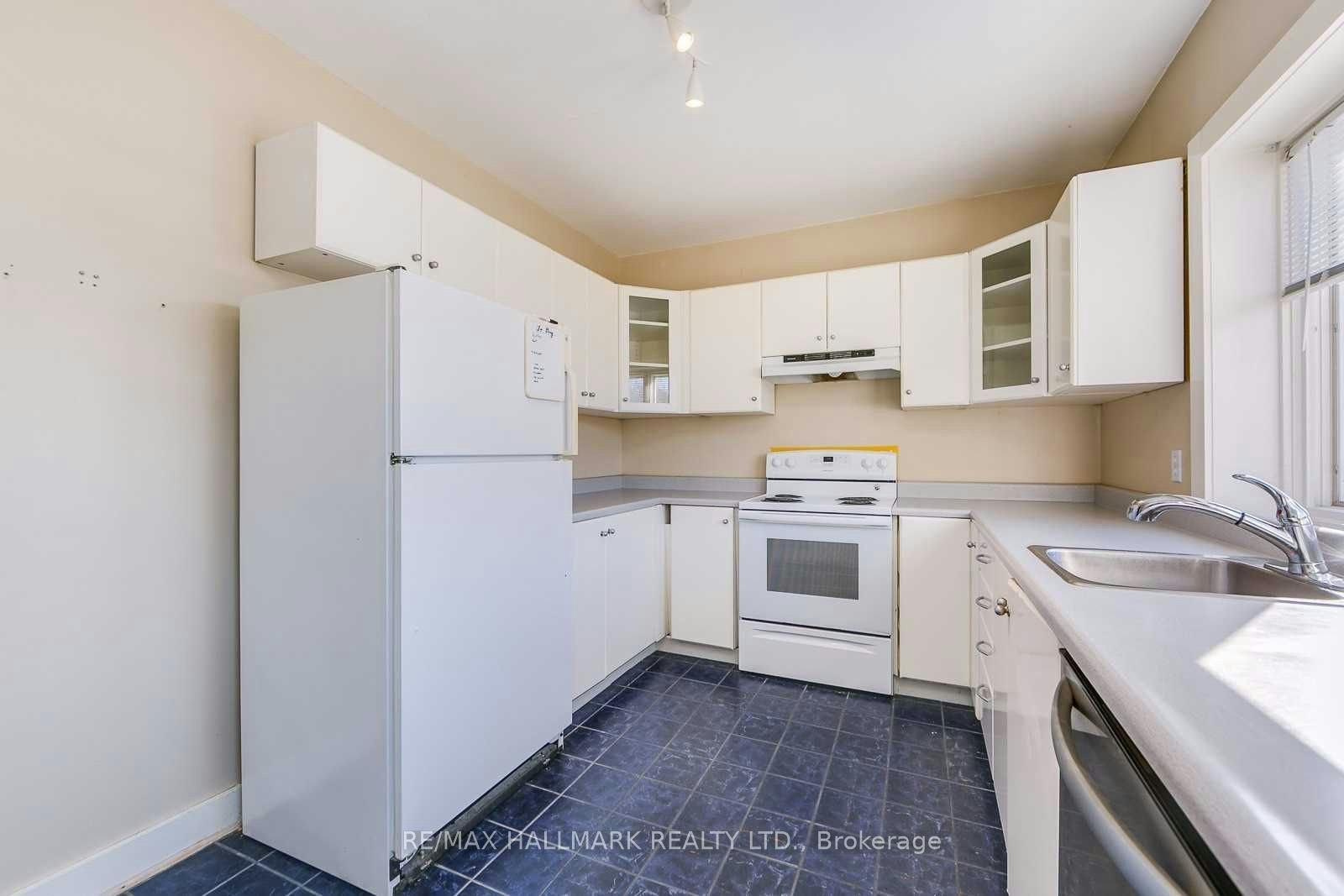 Upper-6 Prust Avenue, Toronto, ON, M4L 2M8 - 9