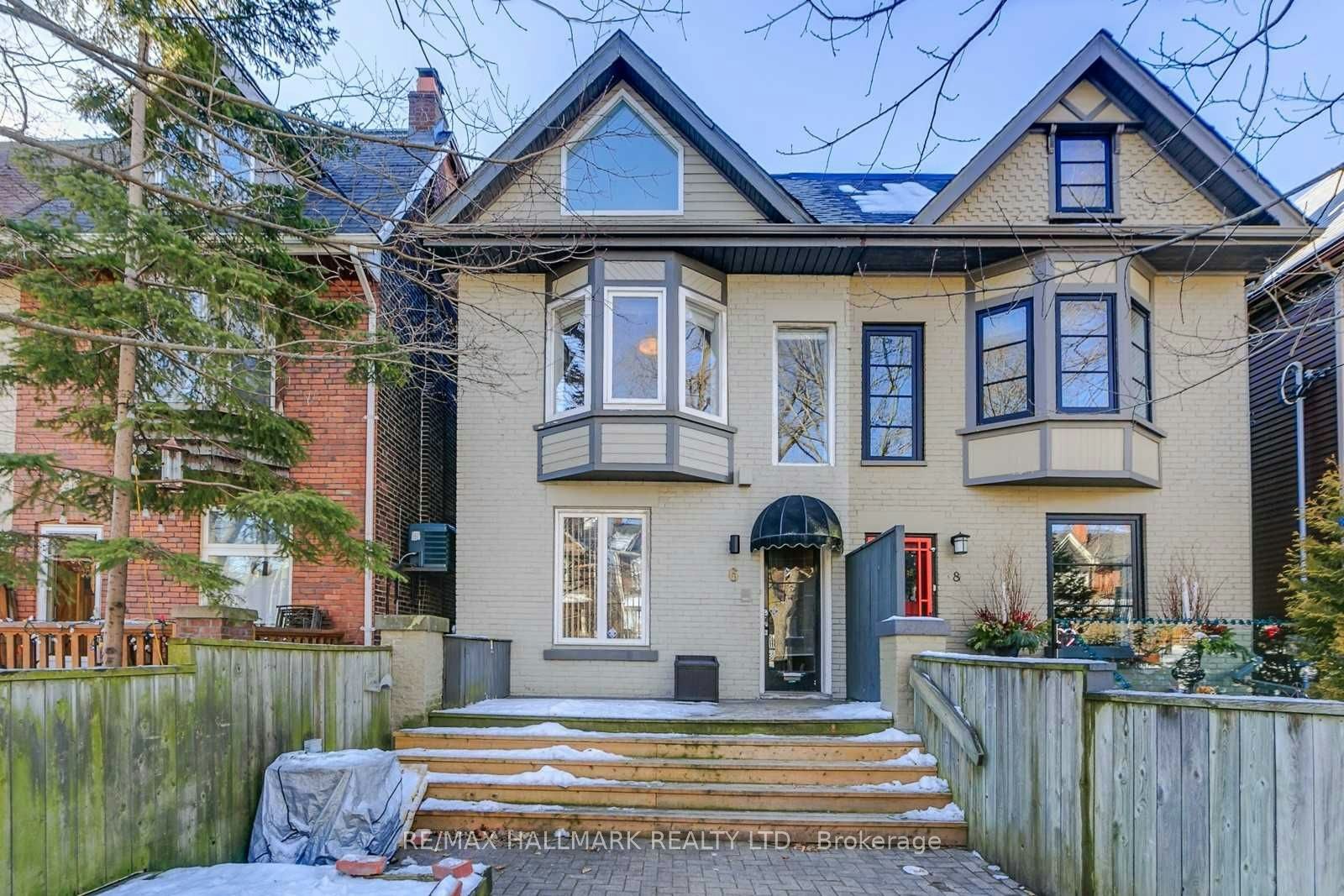 Upper-6 Prust Avenue, Toronto, ON, M4L 2M8
