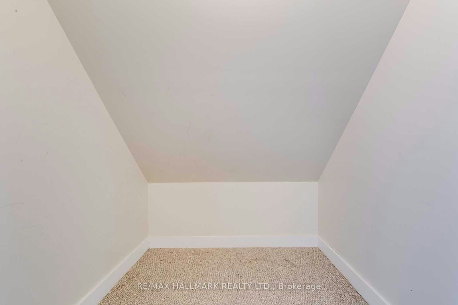 Upper-6 Prust Avenue, Toronto, ON, M4L 2M8 - 27