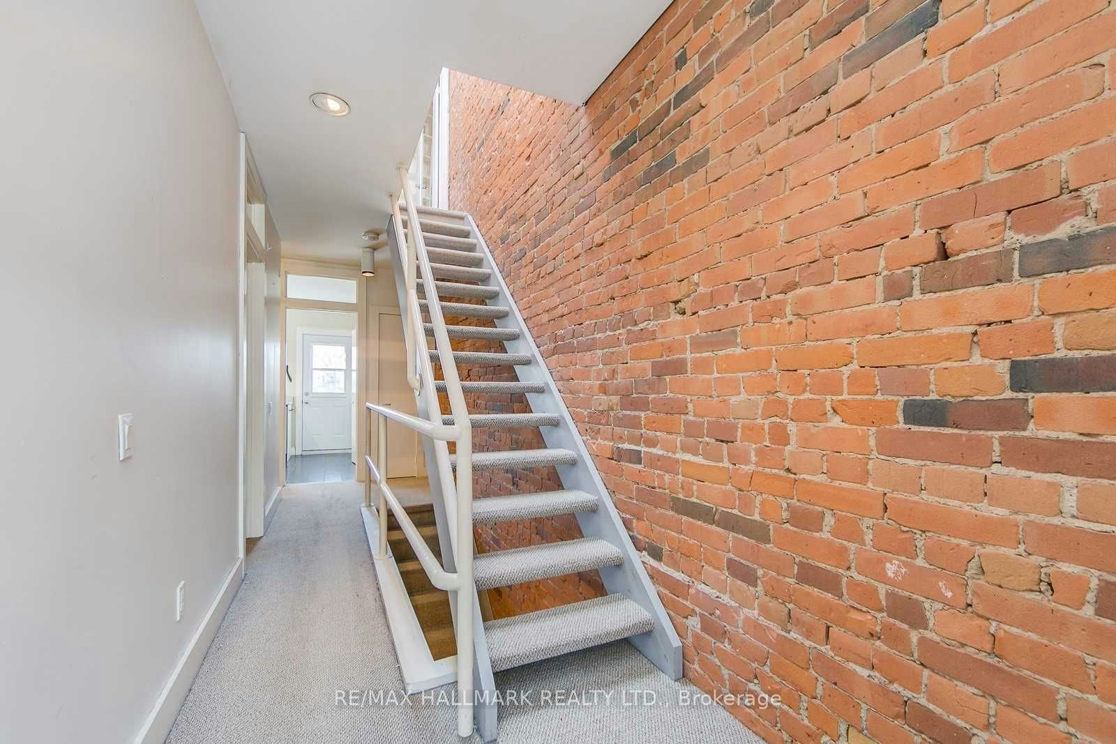 Upper-6 Prust Avenue, Toronto, ON, M4L 2M8 - 17