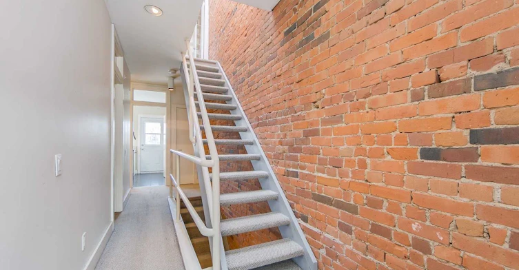Upper-6 Prust Avenue, Toronto, ON, M4L 2M8 - 17
