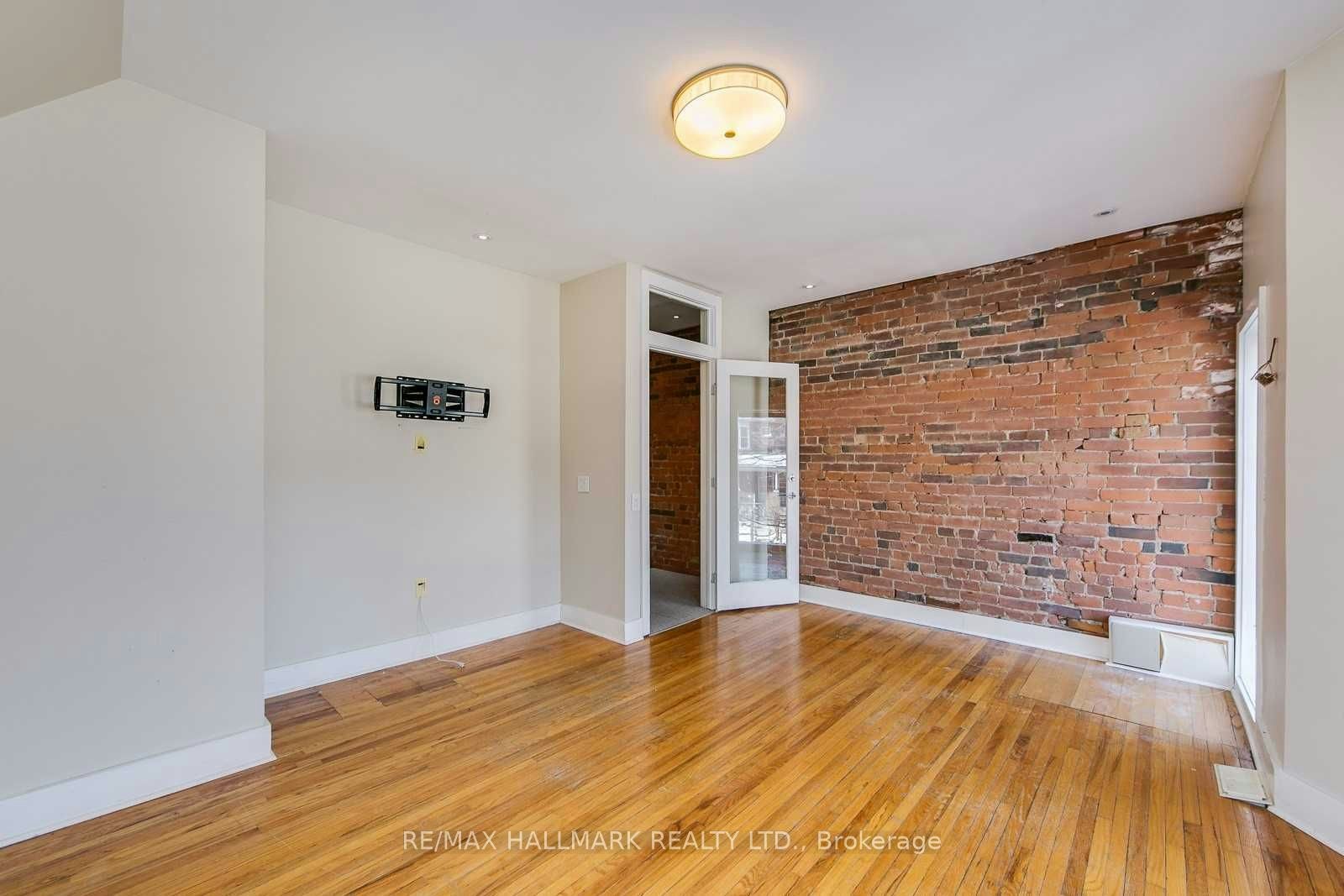 Upper-6 Prust Avenue, Toronto, ON, M4L 2M8 - 7