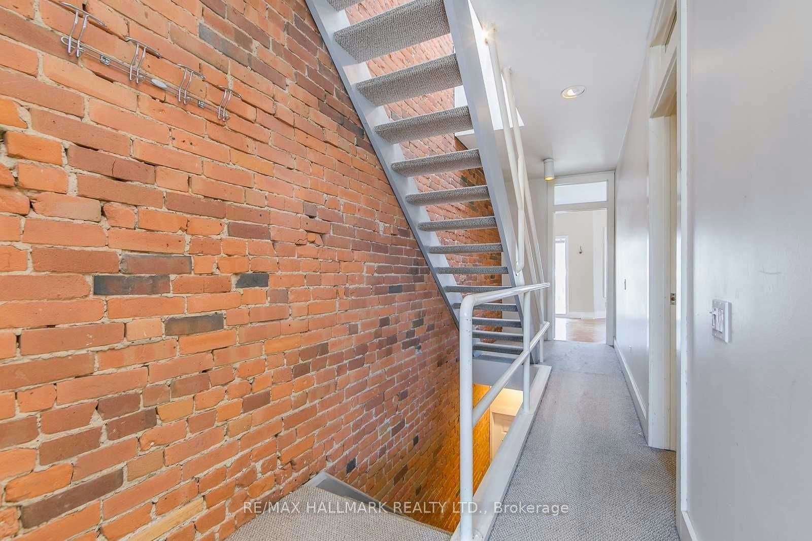 Upper-6 Prust Avenue, Toronto, ON, M4L 2M8 - 16