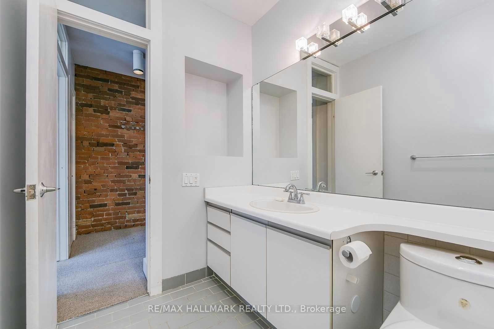 Upper-6 Prust Avenue, Toronto, ON, M4L 2M8 - 19