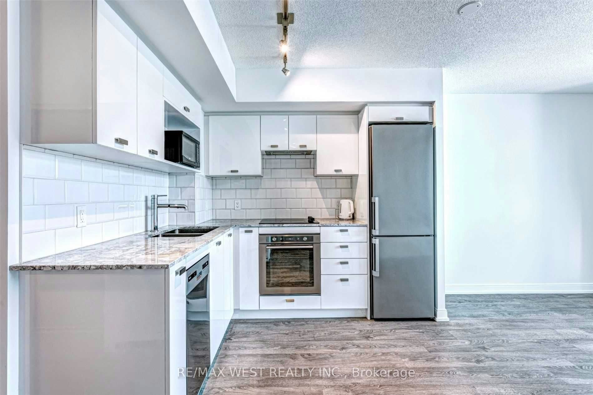 320-275 Village Green Square, Toronto, ON, M1S 0L8 - 4