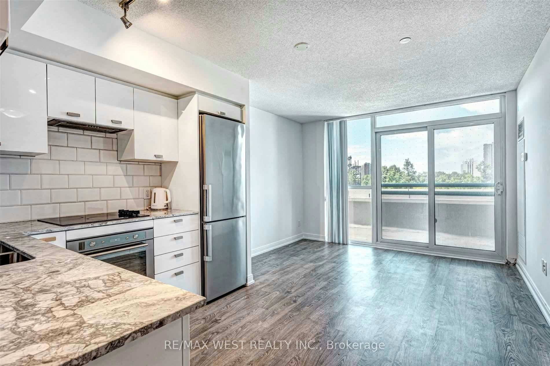 320-275 Village Green Square, Toronto, ON, M1S 0L8 - 3