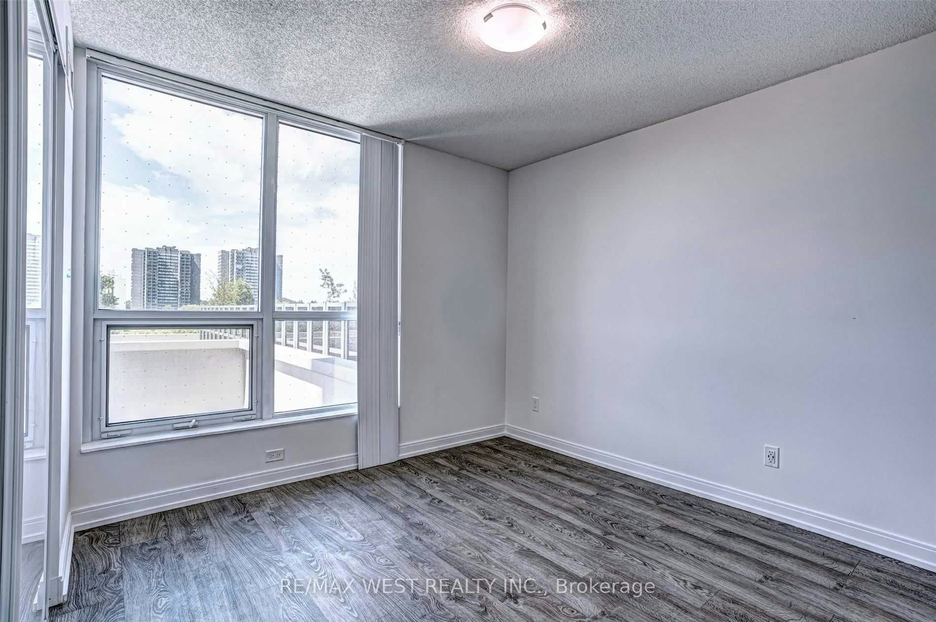 320-275 Village Green Square, Toronto, ON, M1S 0L8 - 12