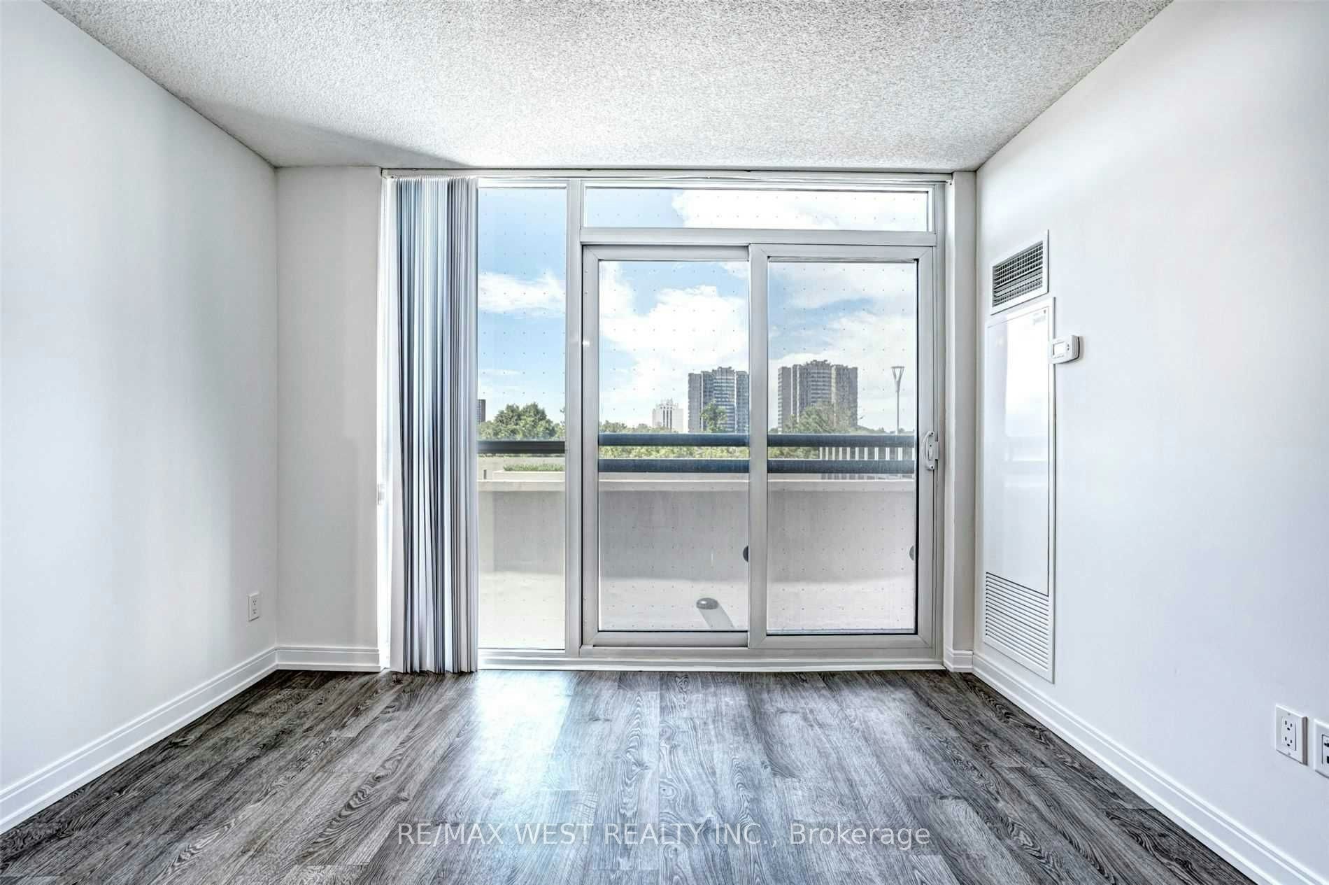 320-275 Village Green Square, Toronto, ON, M1S 0L8 - 10