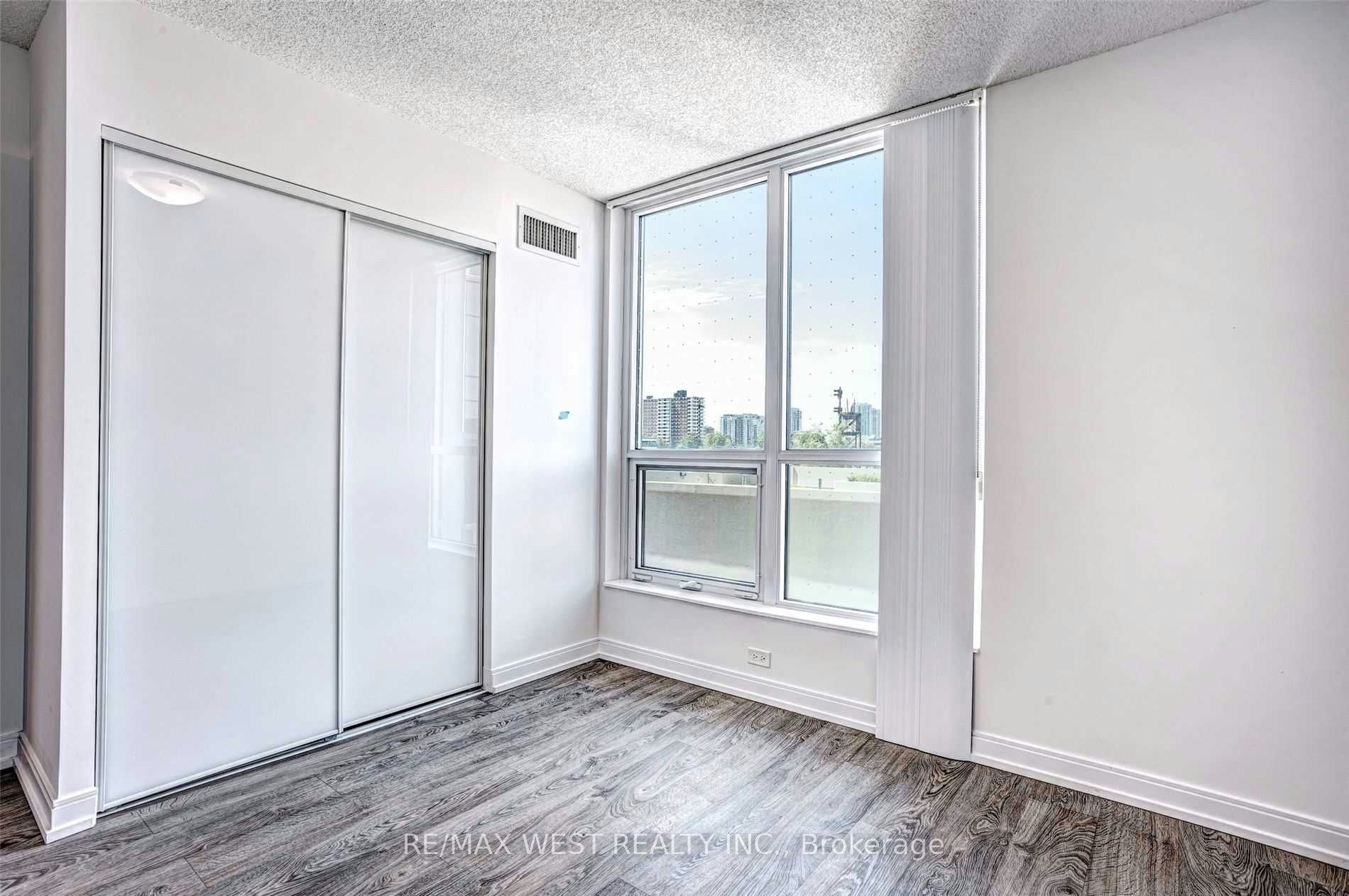 320-275 Village Green Square, Toronto, ON, M1S 0L8 - 13
