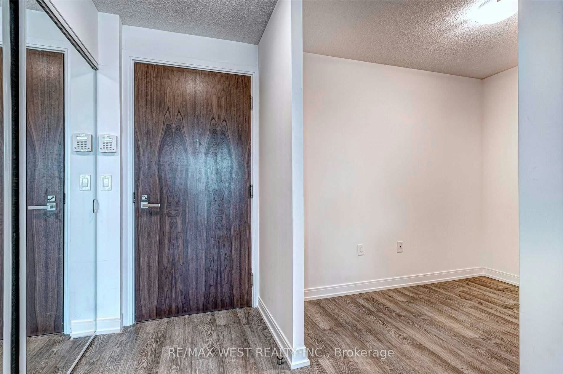 320-275 Village Green Square, Toronto, ON, M1S 0L8 - 2