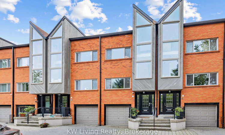 TH7-155 Woodbine Avenue
