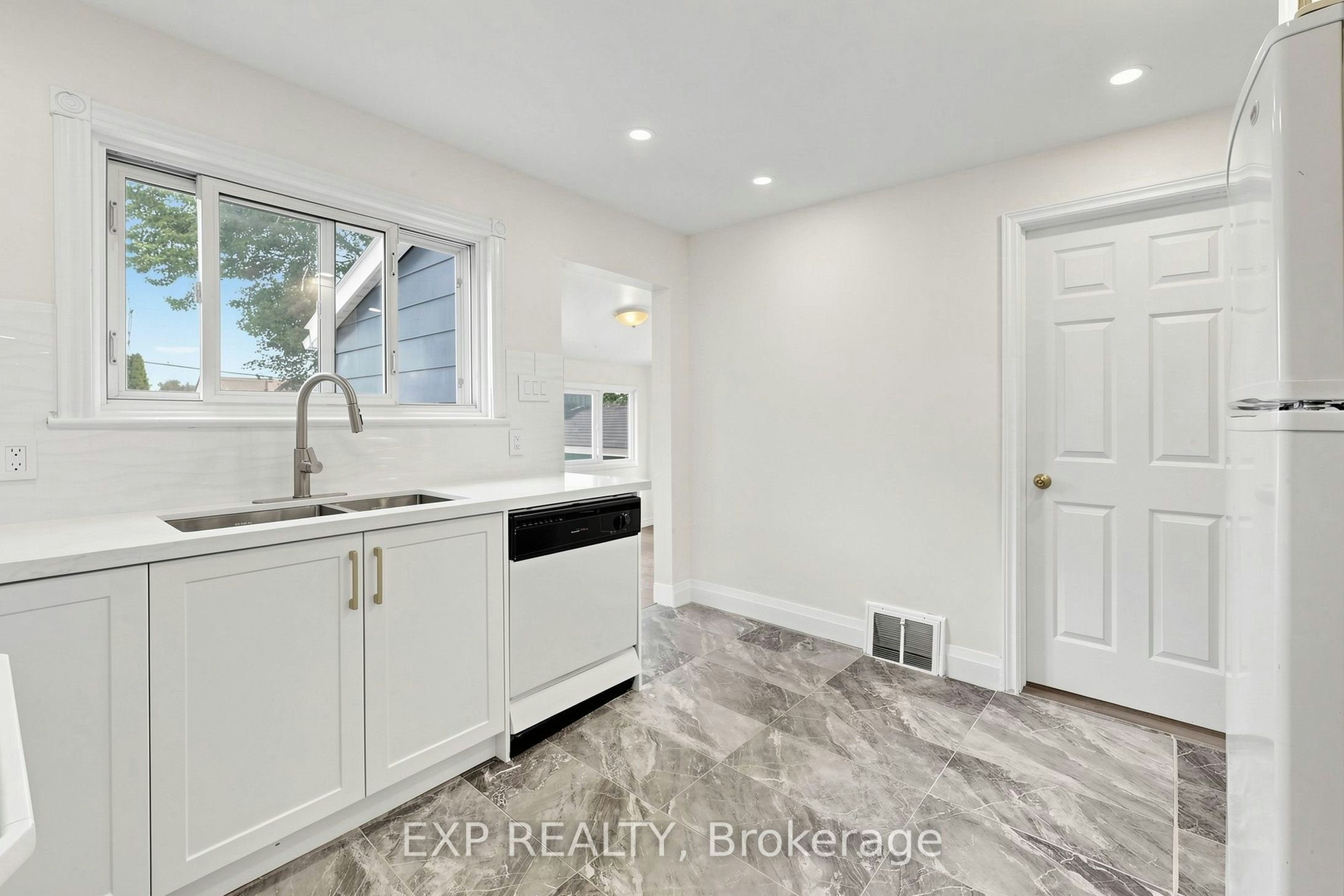 335 Perry Street, Whitby, ON, L1N 4C2 - 4