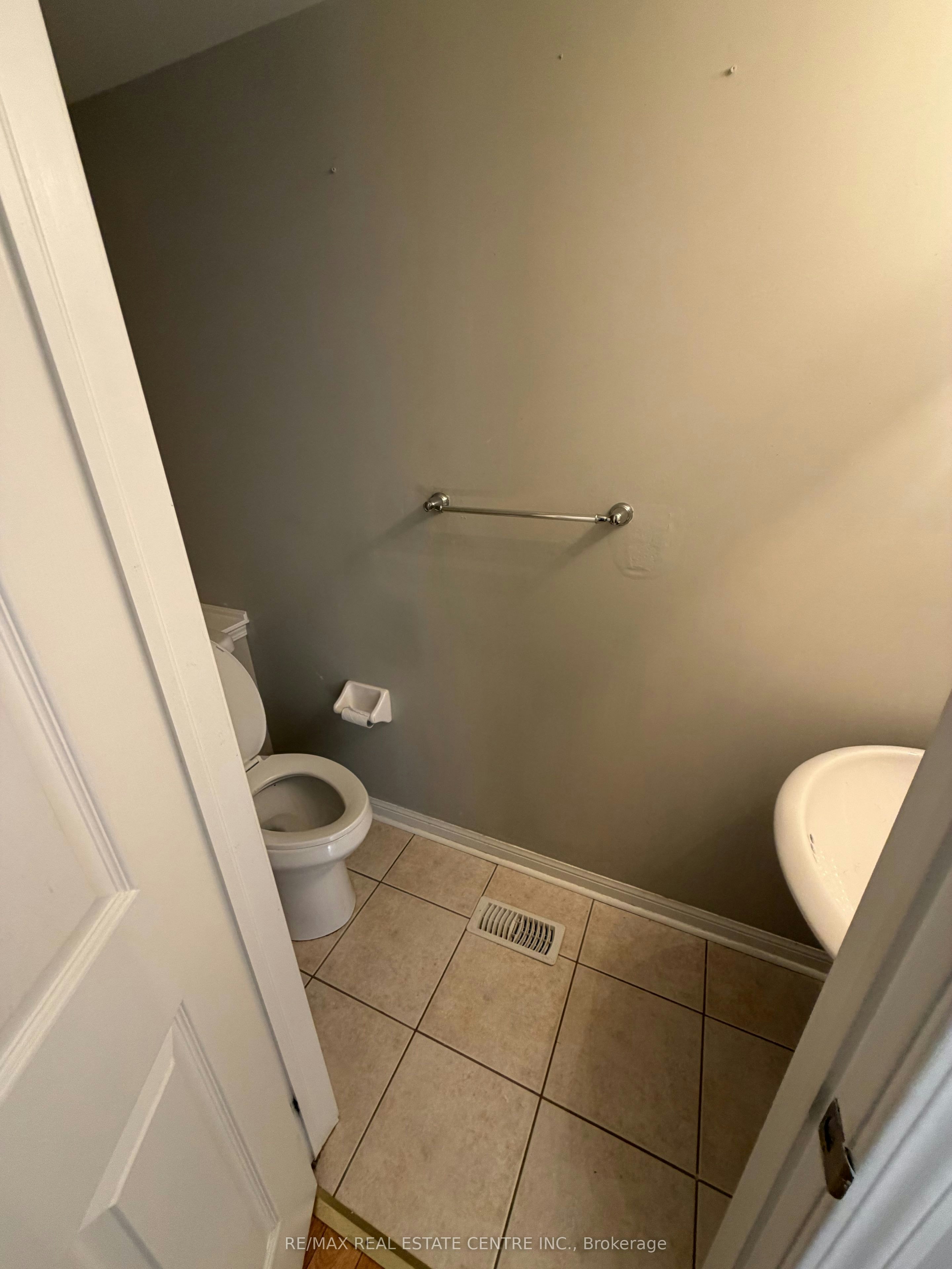 Upper-17 Millcar Drive, Toronto, ON, M1B 6J6 - 5