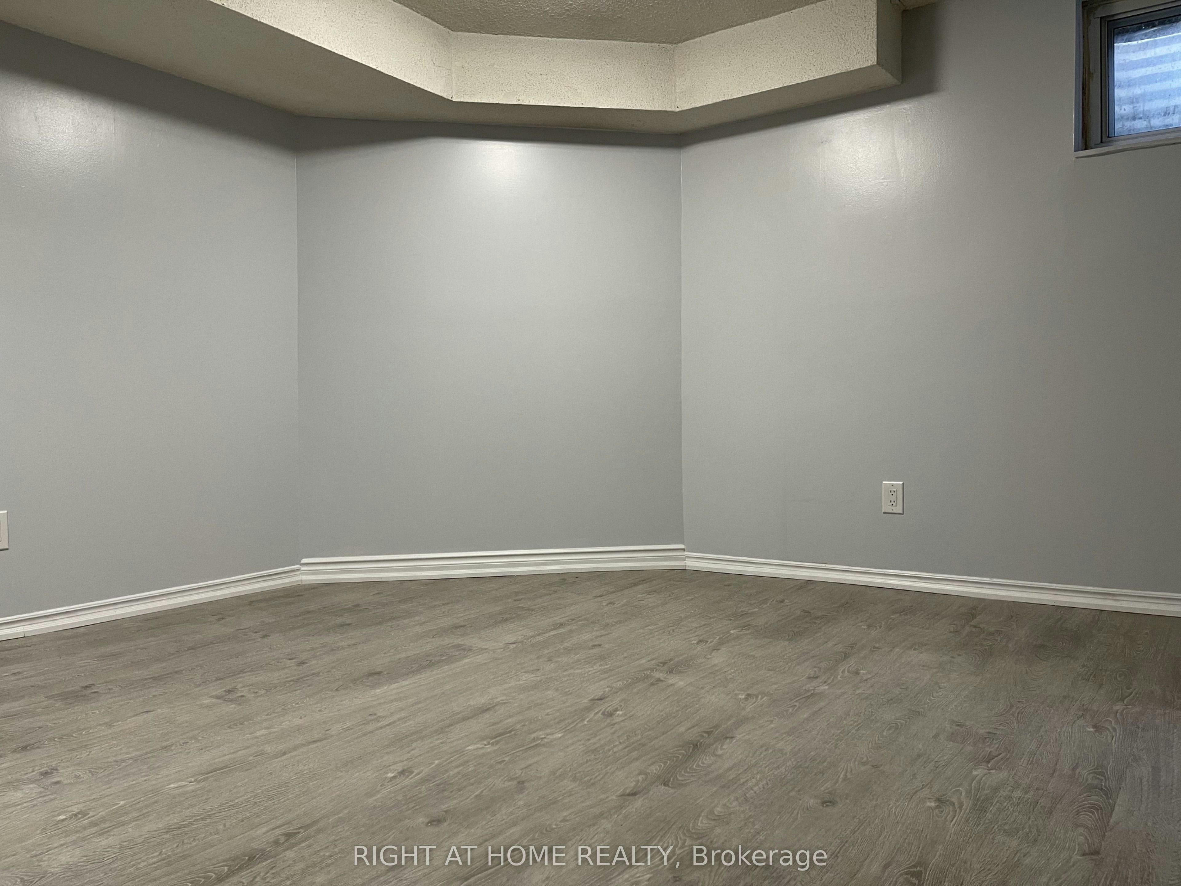 Lower-12 Quarry Court, Toronto, ON, M4J 5A7 - 6