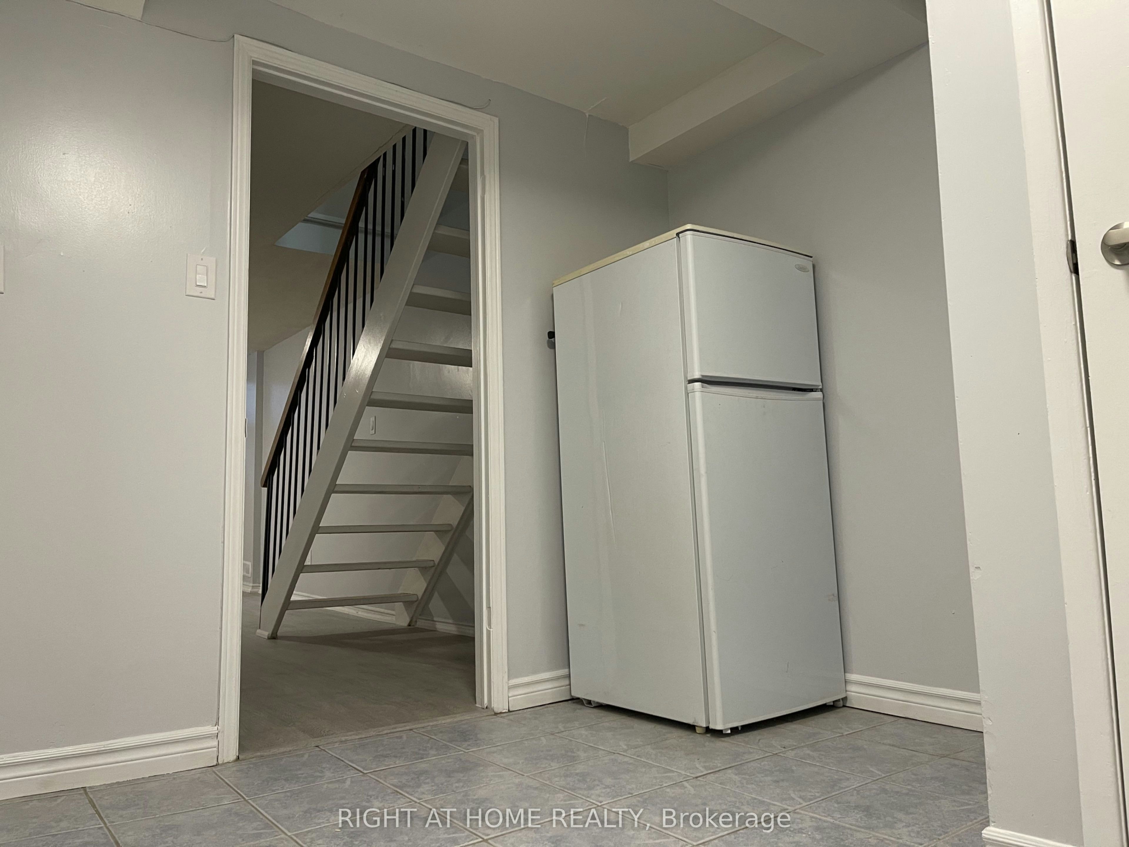 Lower-12 Quarry Court, Toronto, ON, M4J 5A7 - 5