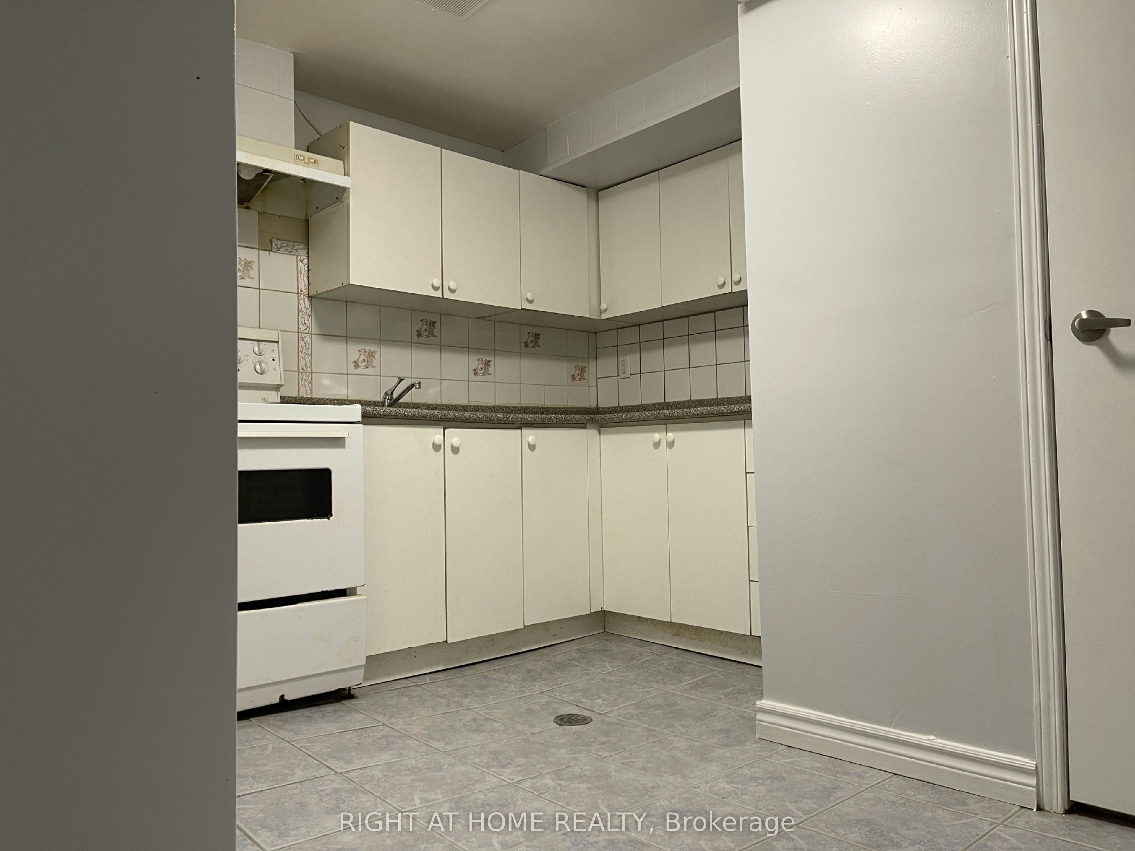 Lower-12 Quarry Court, Toronto, ON, M4J 5A7 - 3