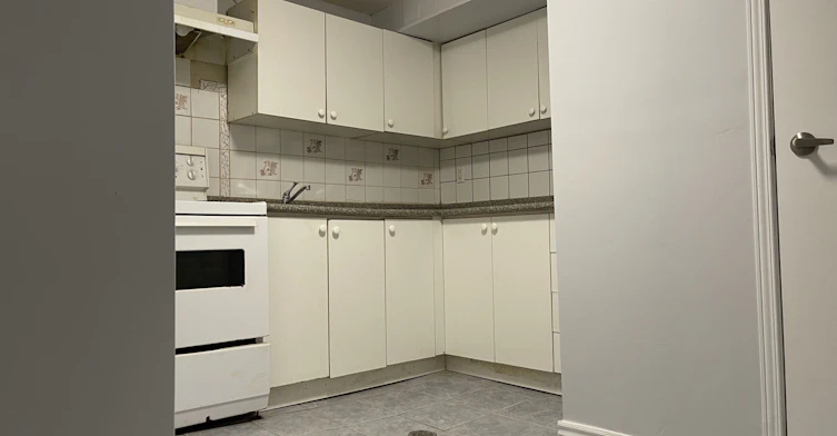 Lower-12 Quarry Court, Toronto, ON, M4J 5A7 - 3