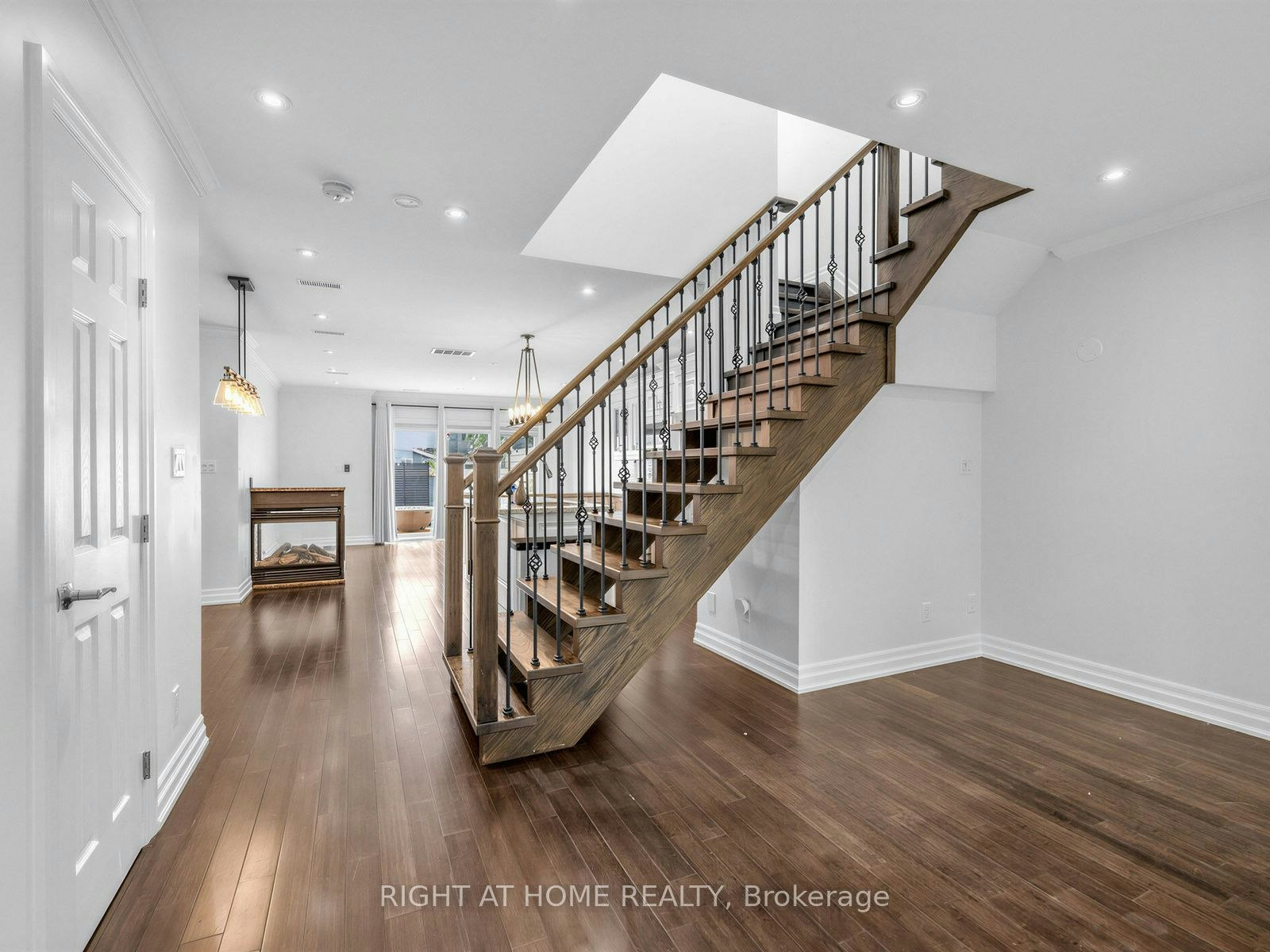 797 Eastern Avenue, Toronto, ON, M4M 1E9 - 16