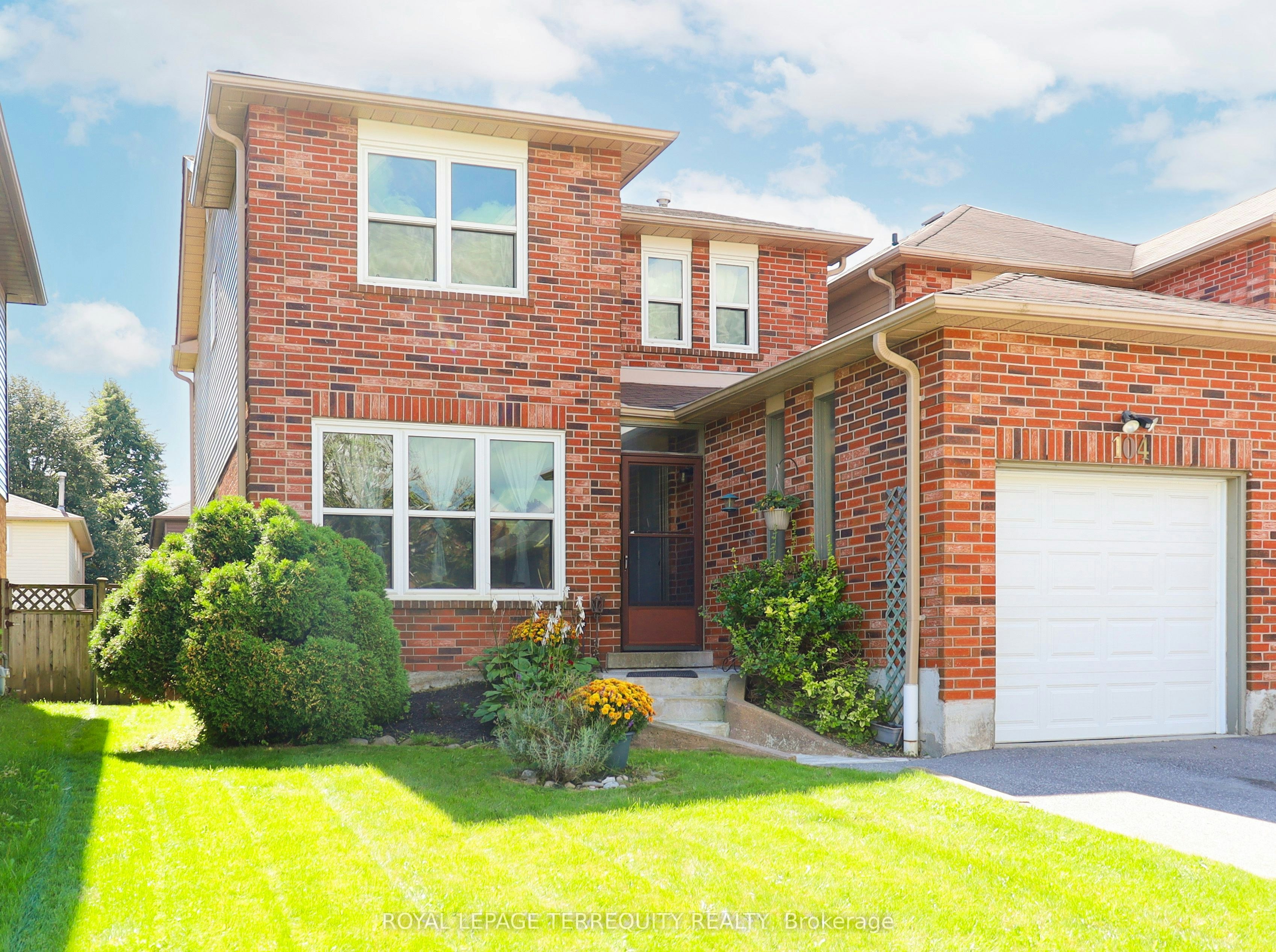 104 Gates Crescent, Ajax, ON, L1S 7A1