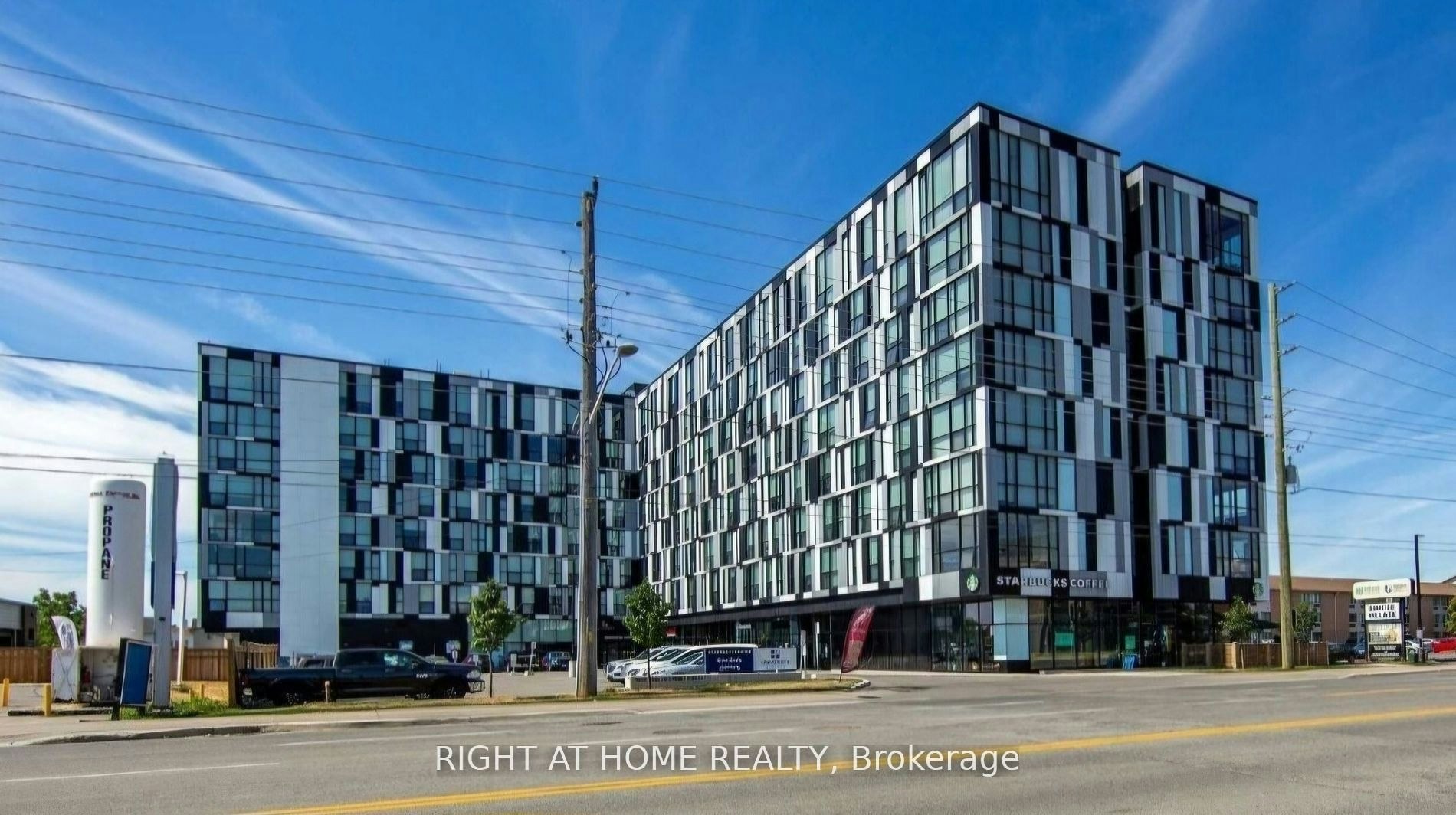 816-1900 Simcoe Street N, Oshawa, ON, L1G 4Y3