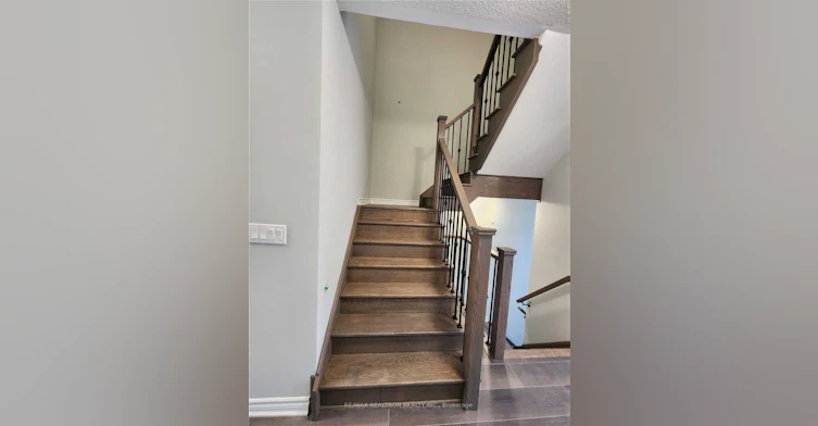 8 Royal Collection Way, Whitby, ON, L1P 0P1 - 11