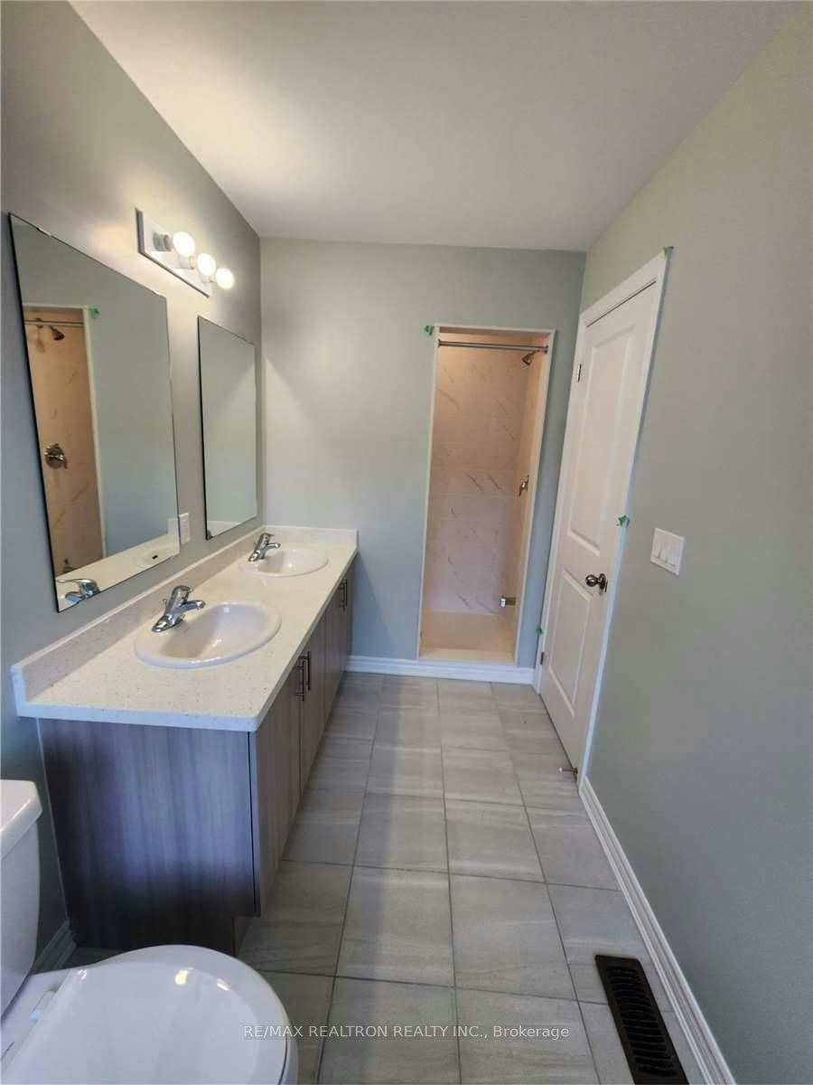8 Royal Collection Way, Whitby, ON, L1P 0P1 - 13