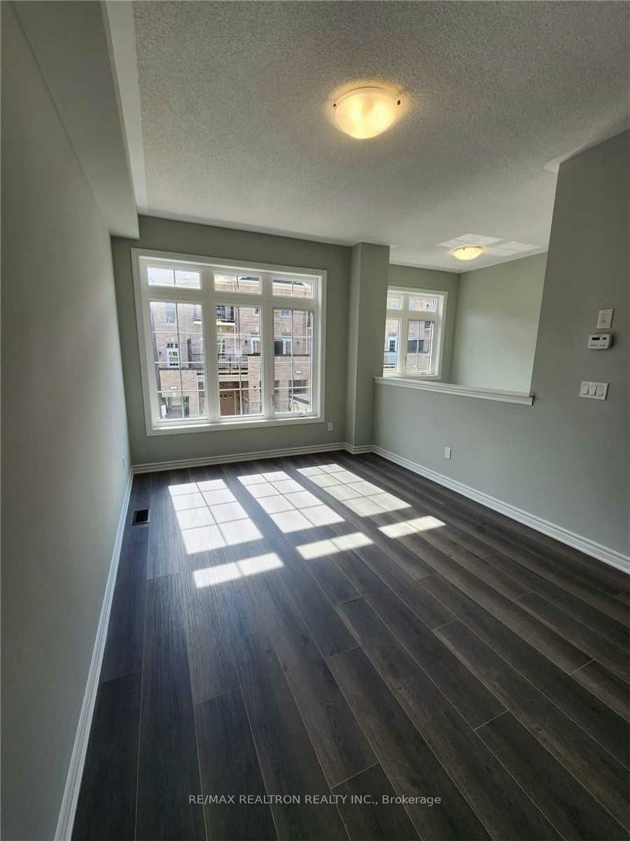 8 Royal Collection Way, Whitby, ON, L1P 0P1 - 3