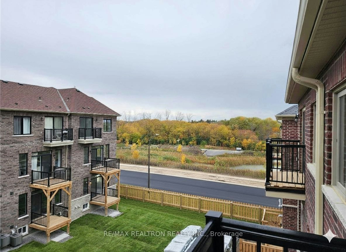 8 Royal Collection Way, Whitby, ON, L1P 0P1 - 23