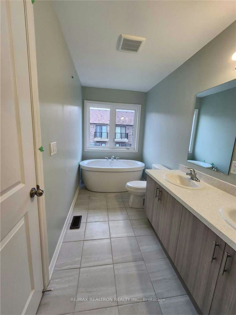 8 Royal Collection Way, Whitby, ON, L1P 0P1 - 14