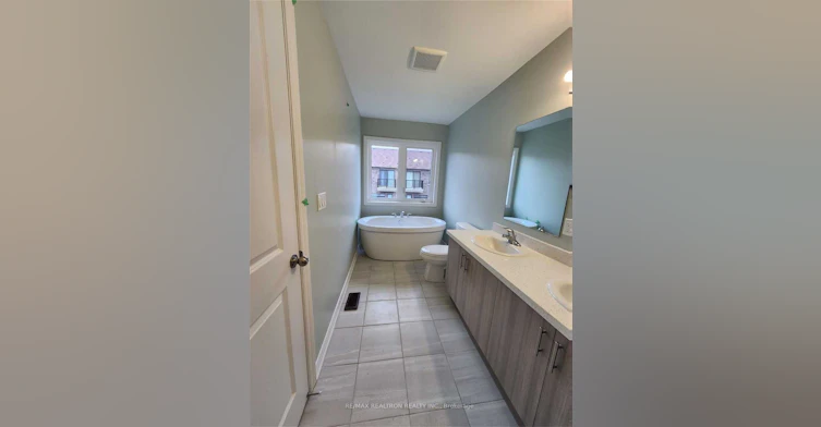 8 Royal Collection Way, Whitby, ON, L1P 0P1 - 14