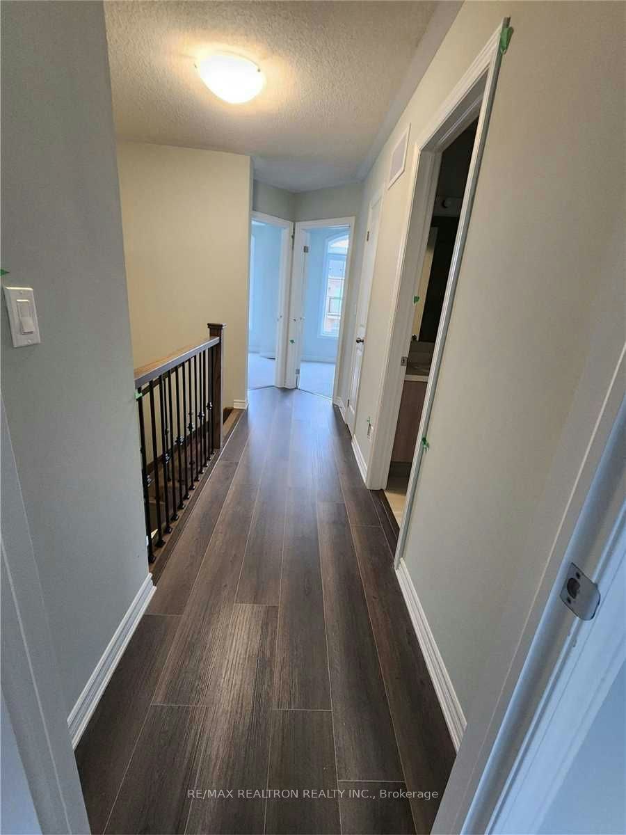 8 Royal Collection Way, Whitby, ON, L1P 0P1 - 18