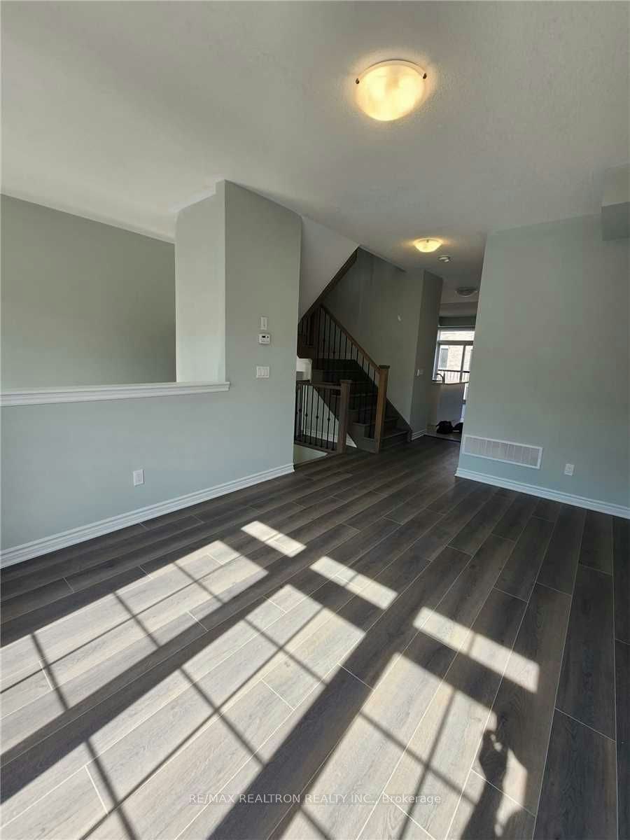 8 Royal Collection Way, Whitby, ON, L1P 0P1 - 4