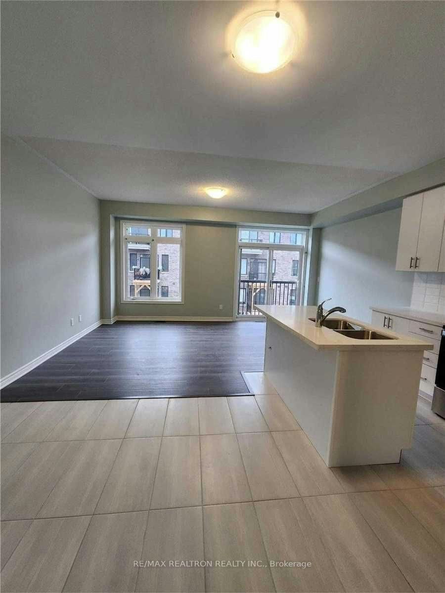 8 Royal Collection Way, Whitby, ON, L1P 0P1 - 6
